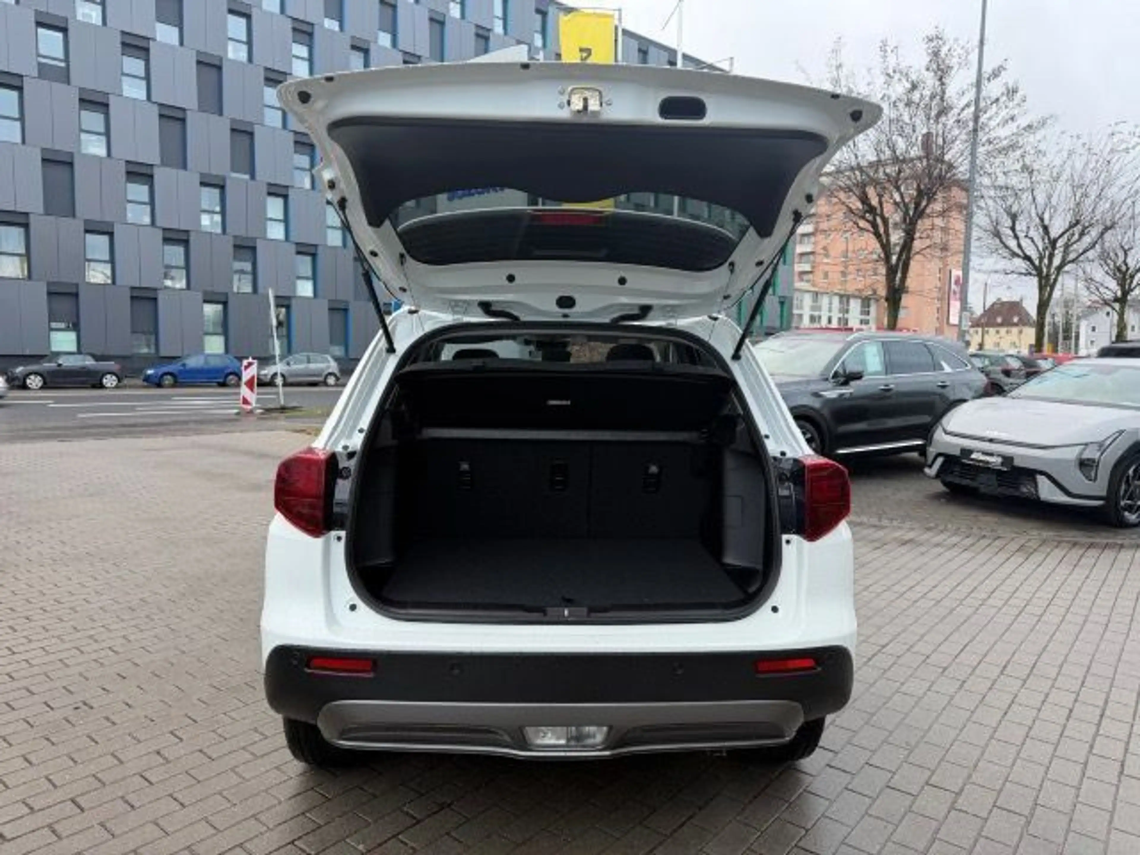 Suzuki Vitara VITARA 1.4 BOOSTERJET HYBRID ALLRAD 6AT COMFORT+ — photo 26