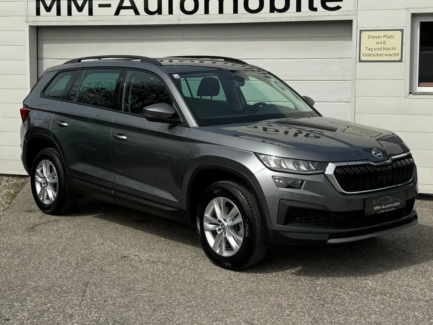 Skoda Kodiaq 2.0 TDI 4x4*MY23*RFK*SHZ*PDC*LED*ACC*uvm Grau - 1