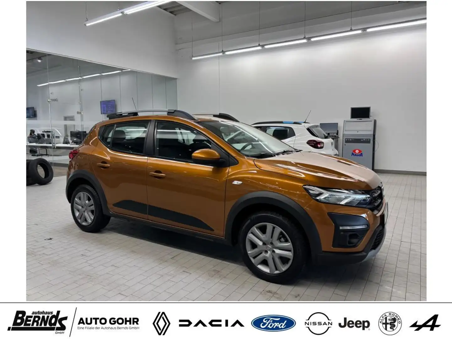 Dacia Sandero Stepway TCe 90 Comfort KLIMAAUTOMATIK DAB+Radio Orange - 2