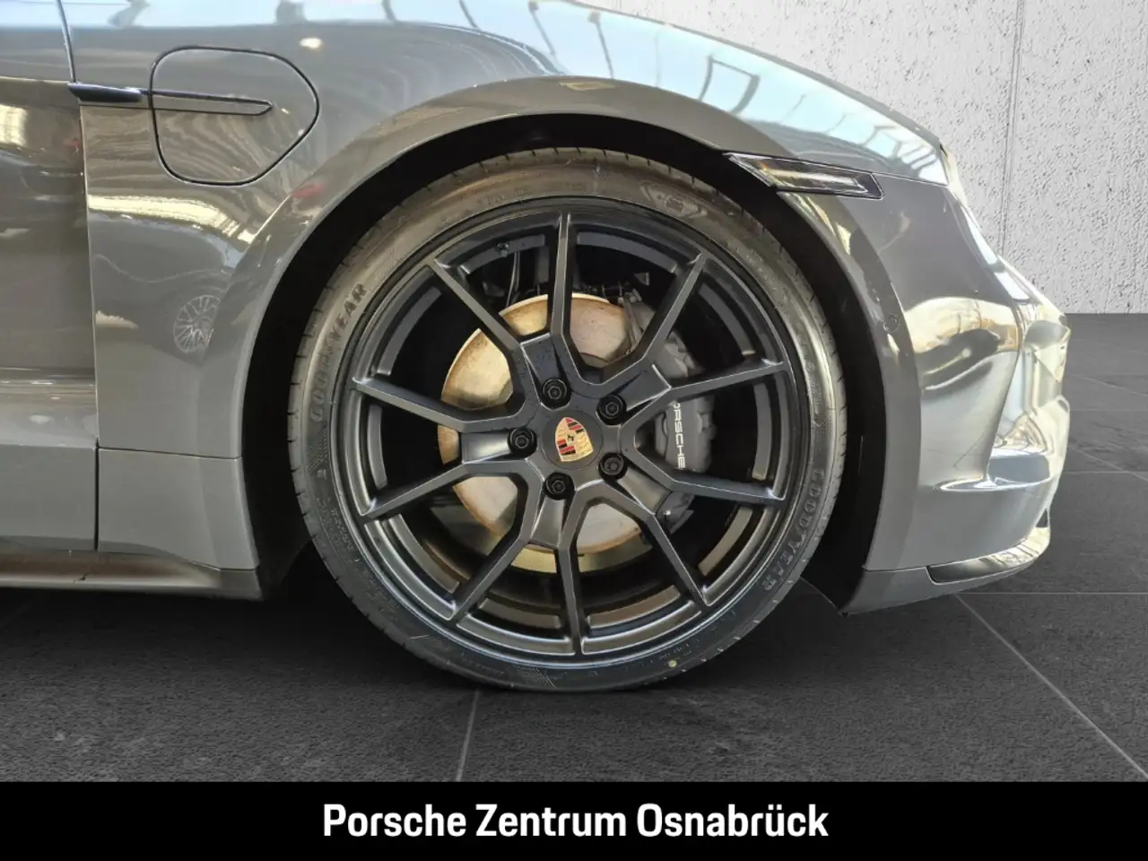 Porsche Taycan Sport Turismo Black Edition 12