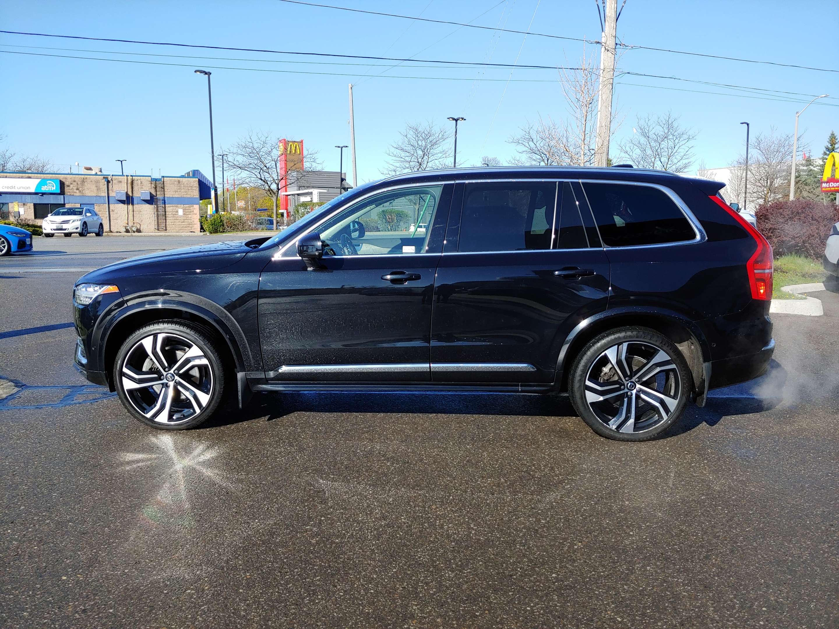 2024 Volvo XC90 Ultimate Bright Theme 2.0L AWD | 7 SEAT | 73K KM alt 5