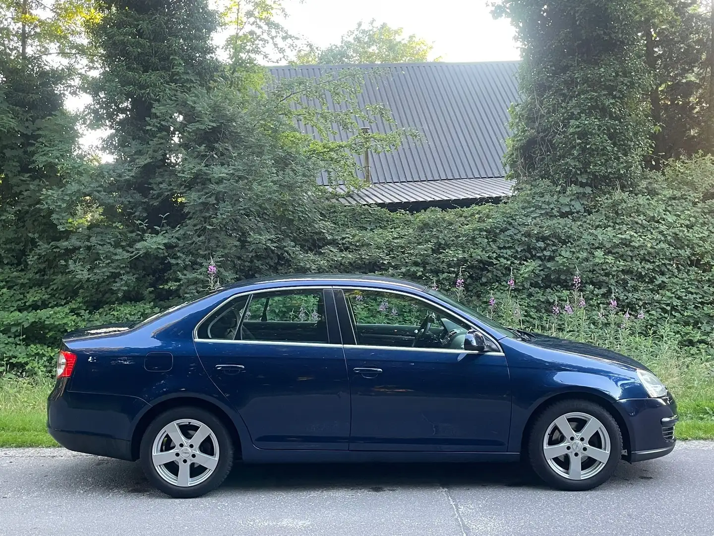 Volkswagen Jetta Jetta 1.6 FSI Comfortline Albastru - 2