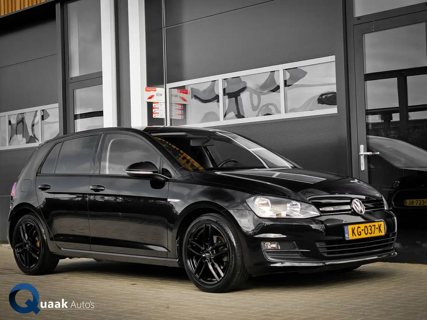 Volkswagen Golf Variant 1.0 TSI Connected Series Zwart - 1