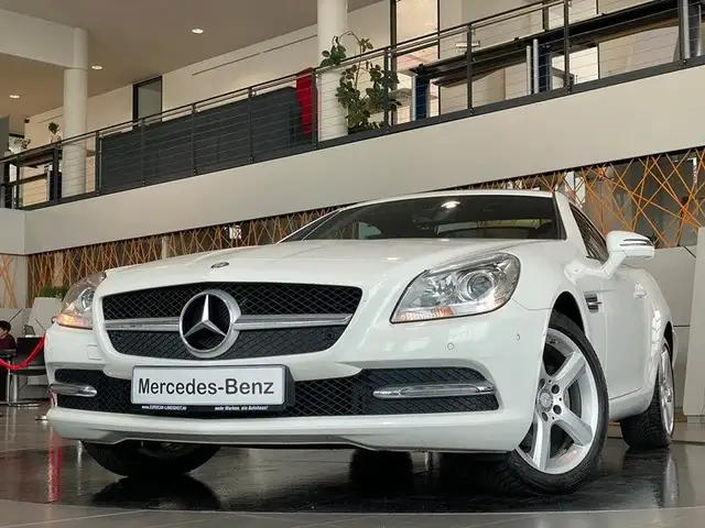 Mercedes-Benz SLK 200 CGI Roadster Airscarf Navi Leder Shzg
