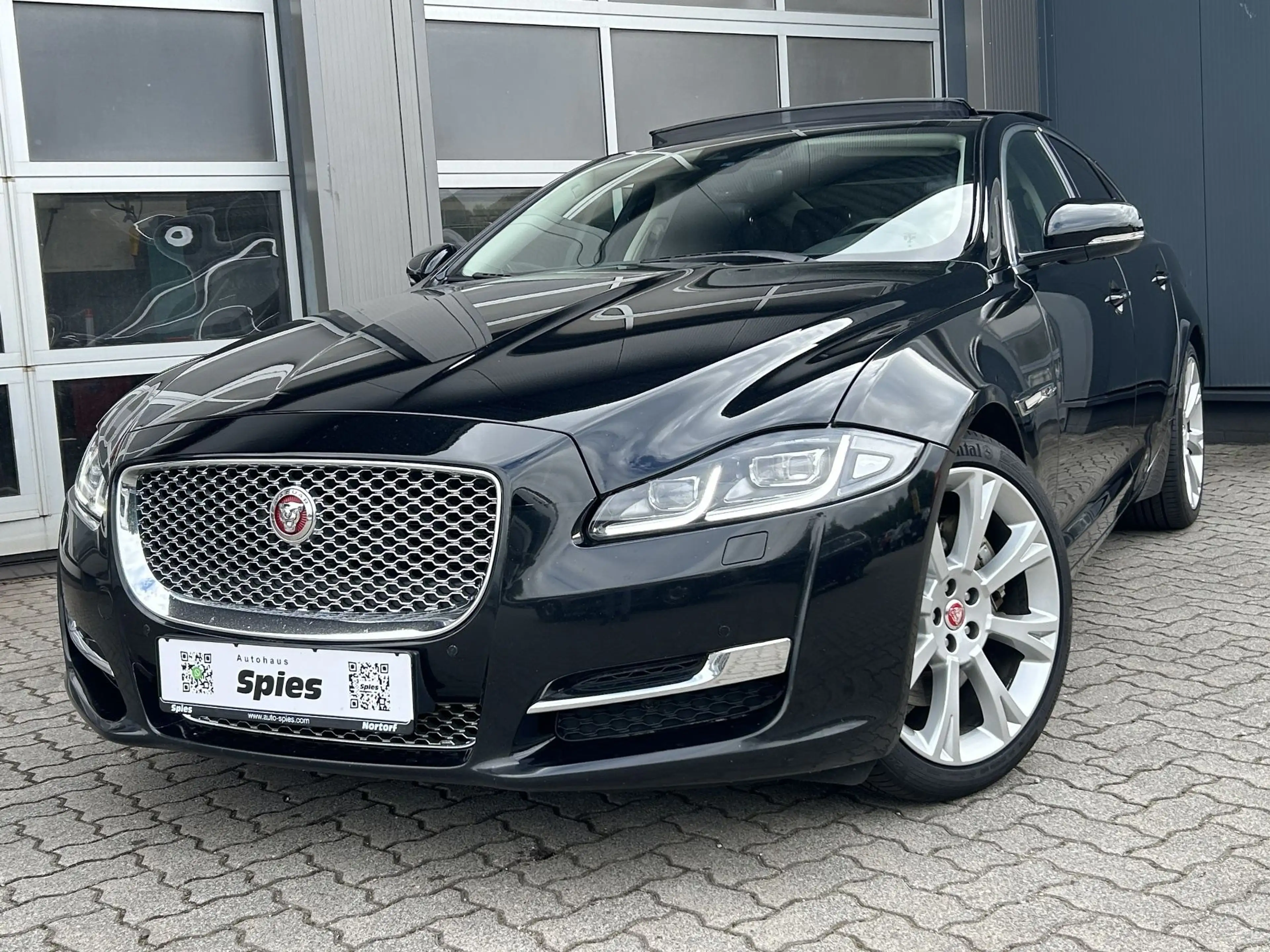 Jaguar XJ Luxury Panoramadach Navi Shz PDC Leder LED — photo 2