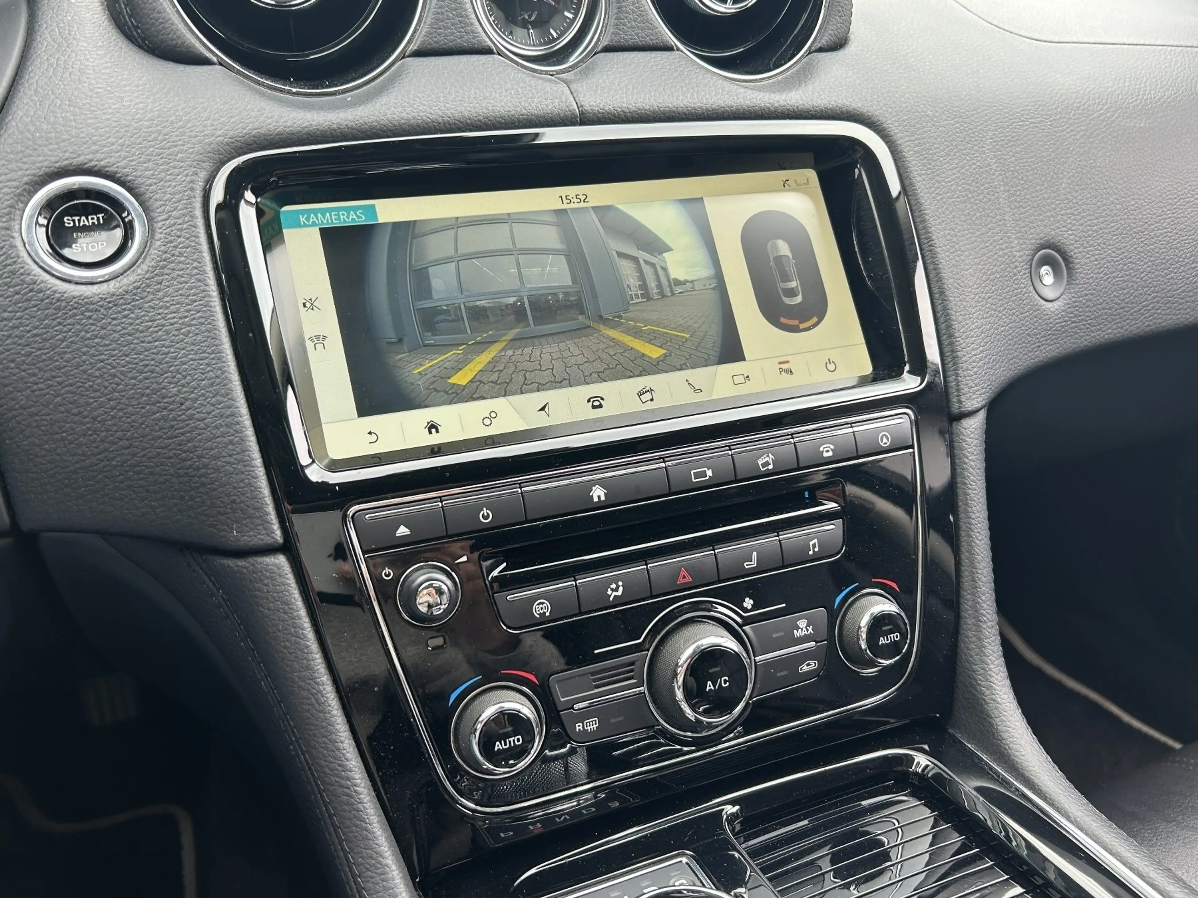 Jaguar XJ Luxury Panoramadach Navi Shz PDC Leder LED — photo 19