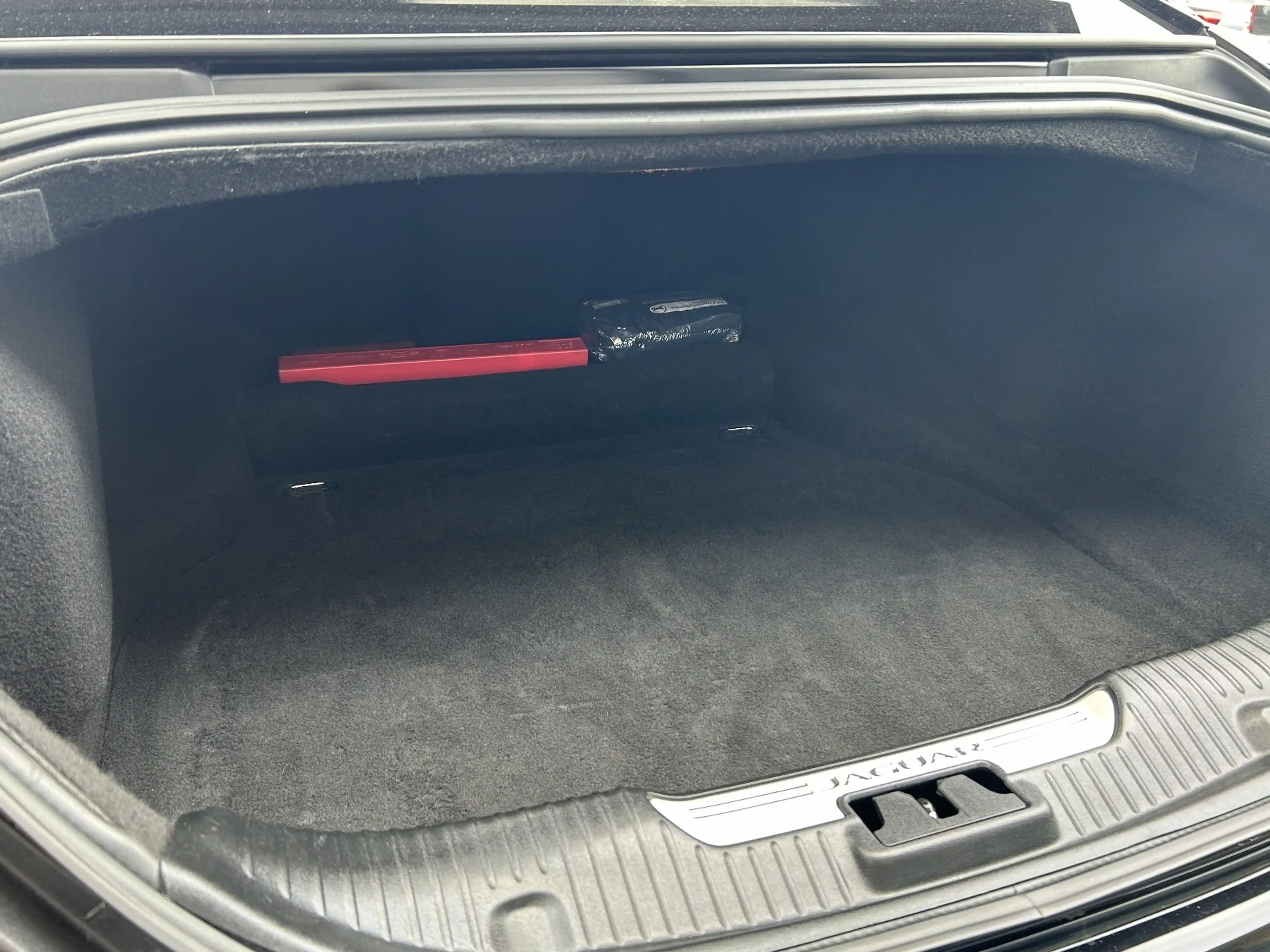 Jaguar XJ Luxury Panoramadach Navi Shz PDC Leder LED — photo 14