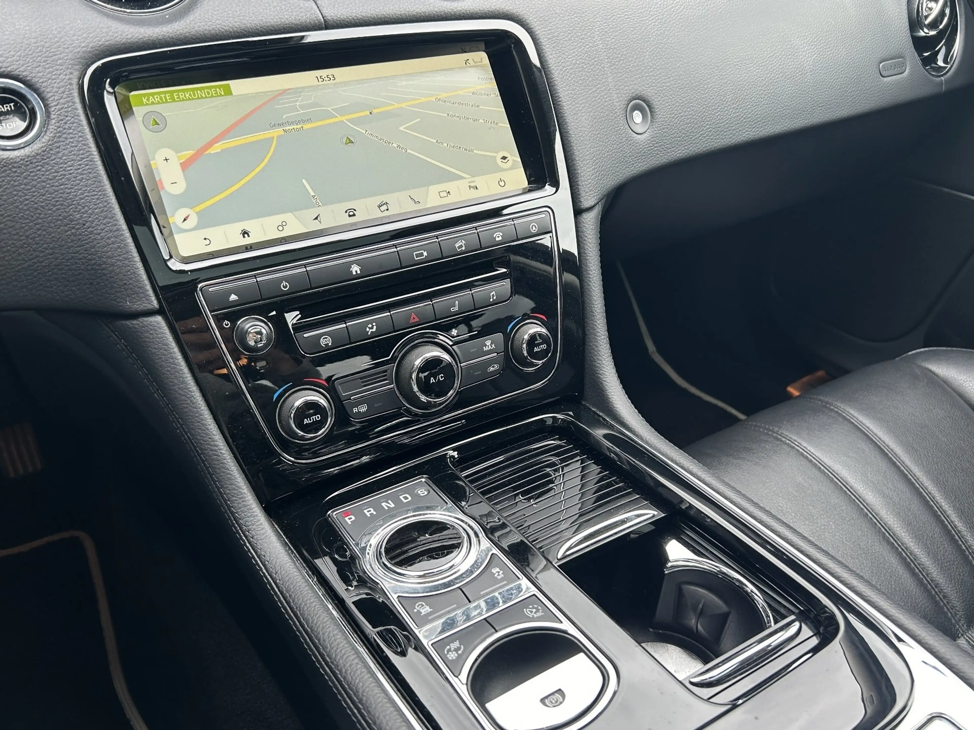 Jaguar XJ Luxury Panoramadach Navi Shz PDC Leder LED — photo 23