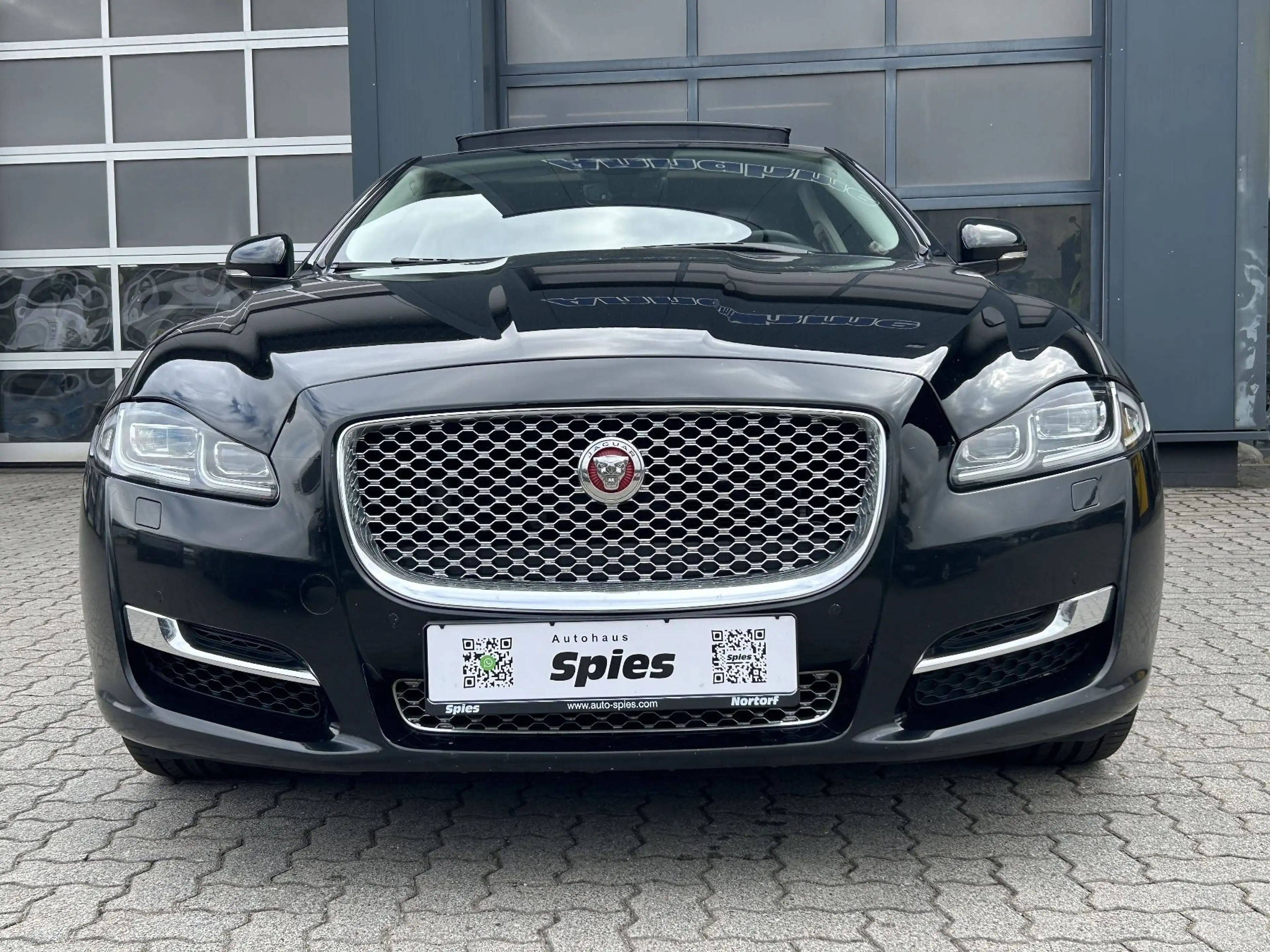 Jaguar XJ Luxury Panoramadach Navi Shz PDC Leder LED — photo 8