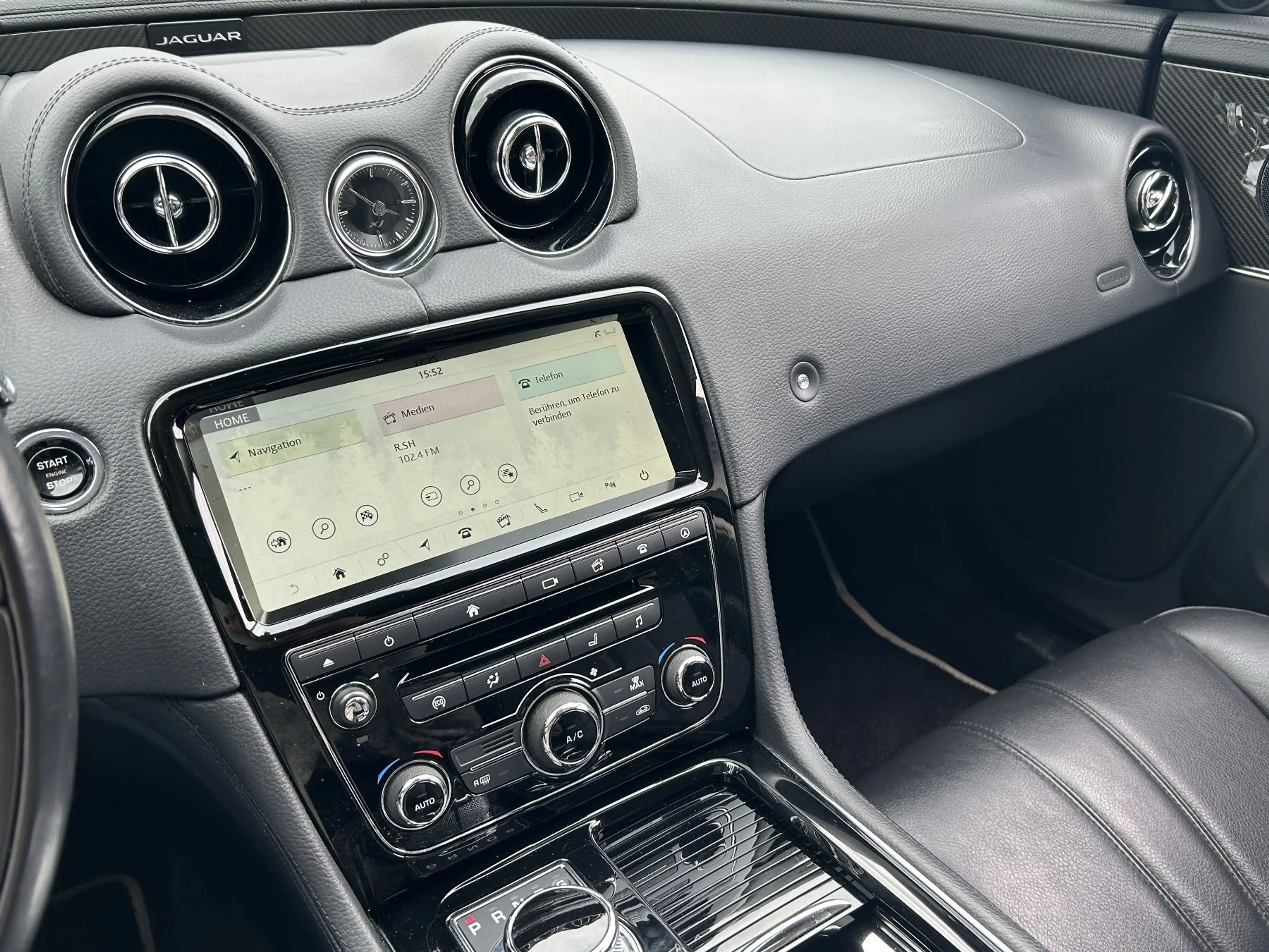 Jaguar XJ Luxury Panoramadach Navi Shz PDC Leder LED — photo 18