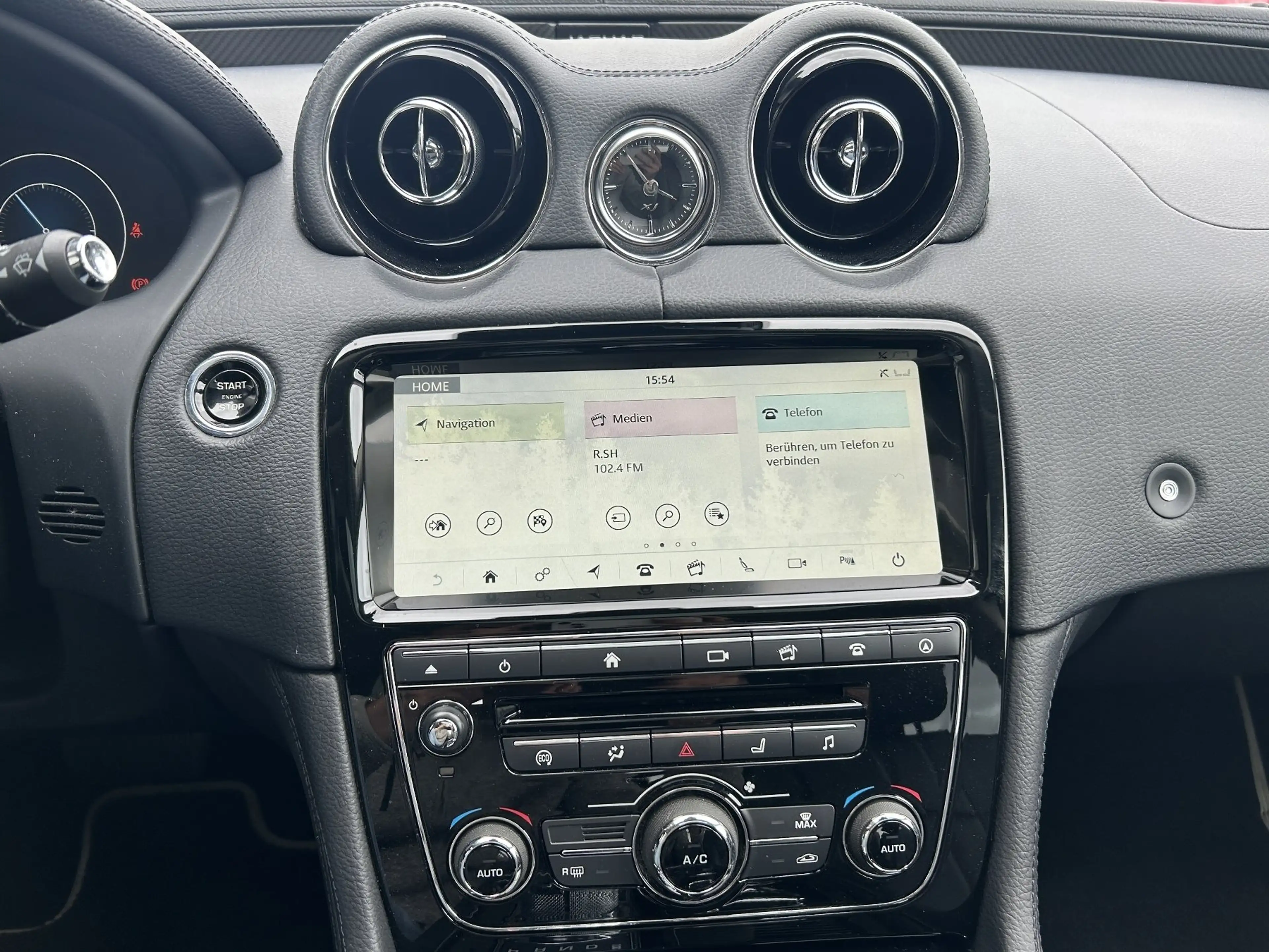 Jaguar XJ Luxury Panoramadach Navi Shz PDC Leder LED — photo 26