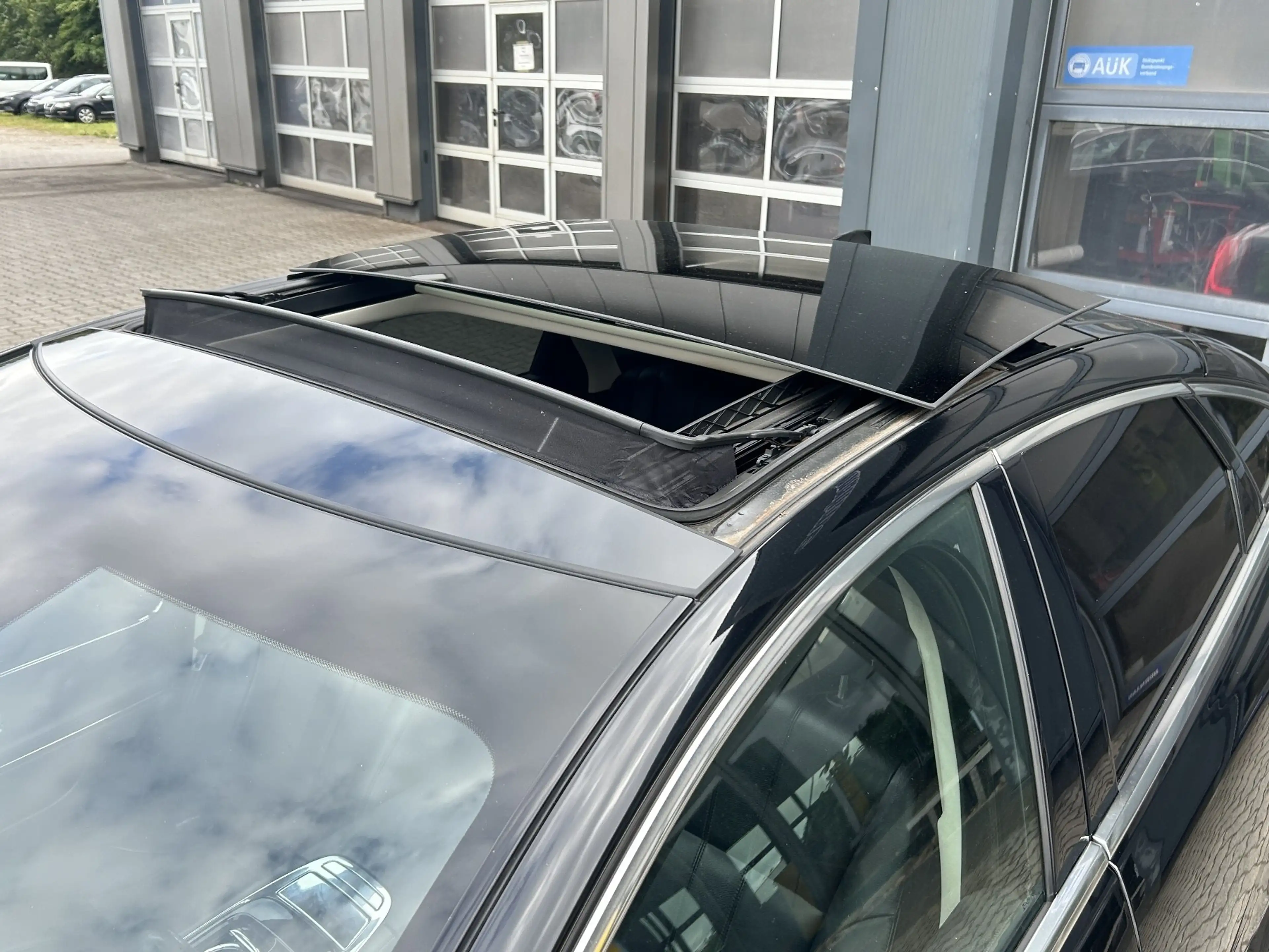 Jaguar XJ Luxury Panoramadach Navi Shz PDC Leder LED — photo 9