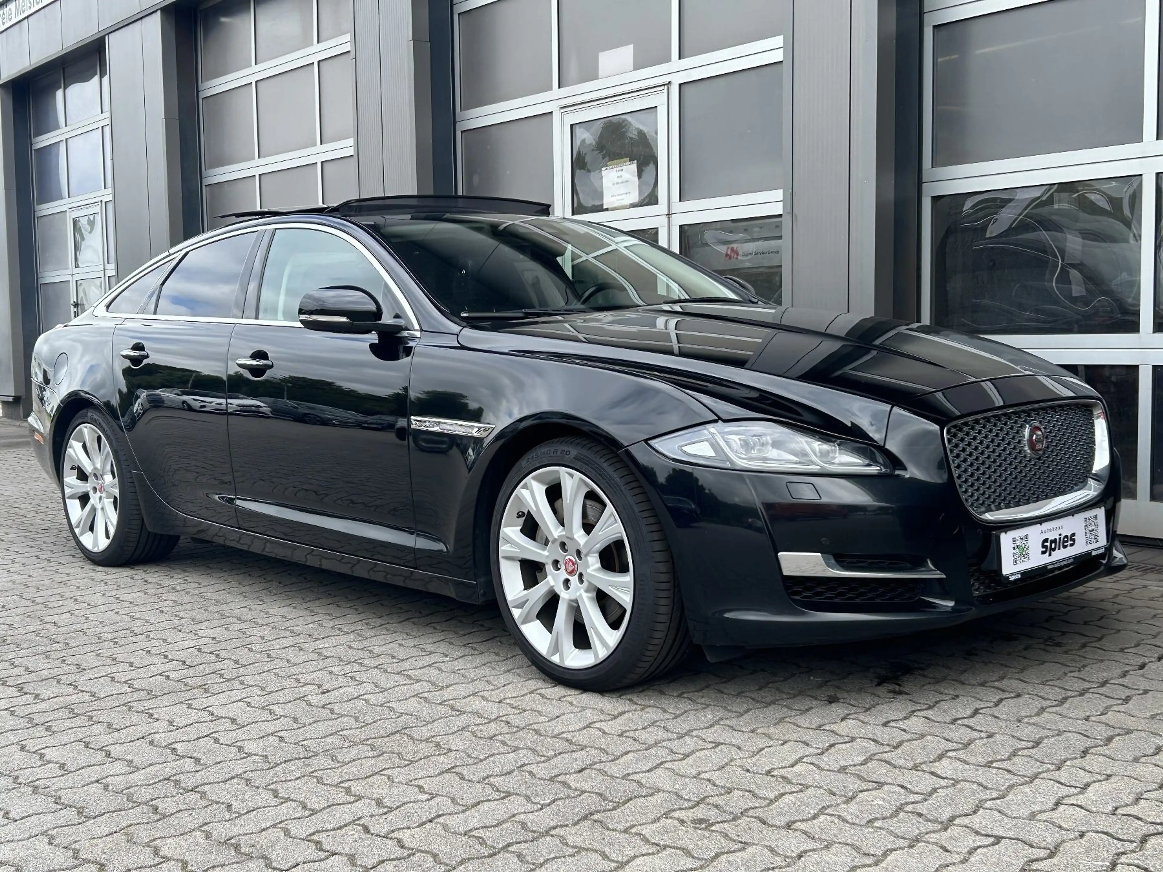Jaguar XJ Luxury Panoramadach Navi Shz PDC Leder LED — photo 7