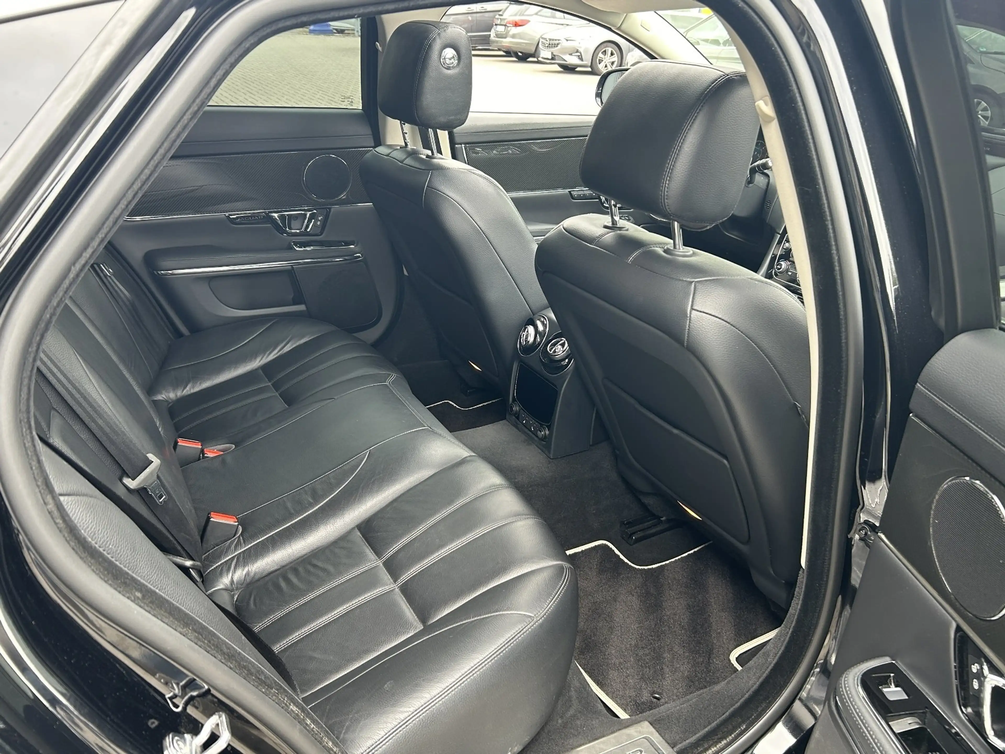 Jaguar XJ Luxury Panoramadach Navi Shz PDC Leder LED — photo 16