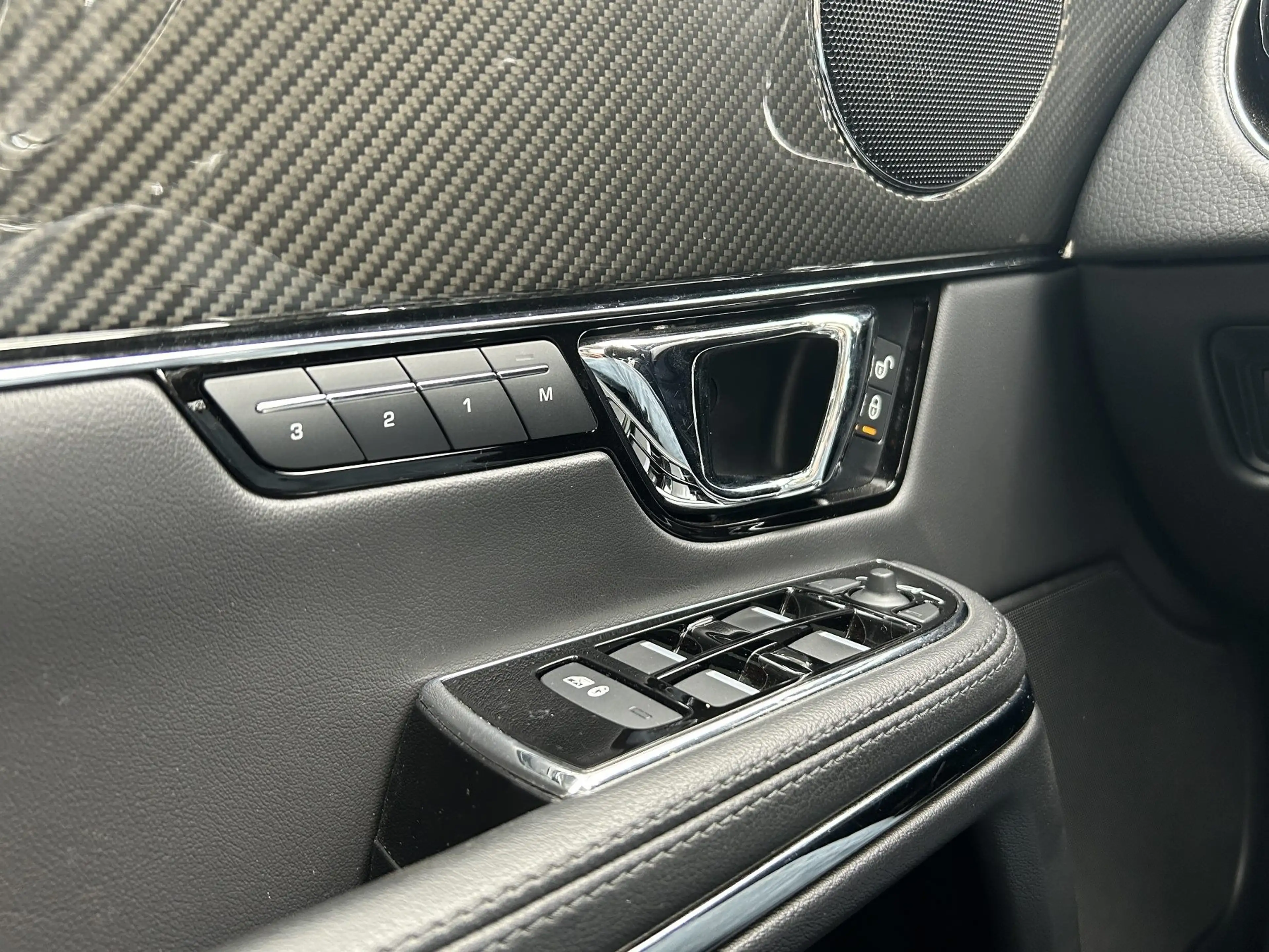 Jaguar XJ Luxury Panoramadach Navi Shz PDC Leder LED — photo 24