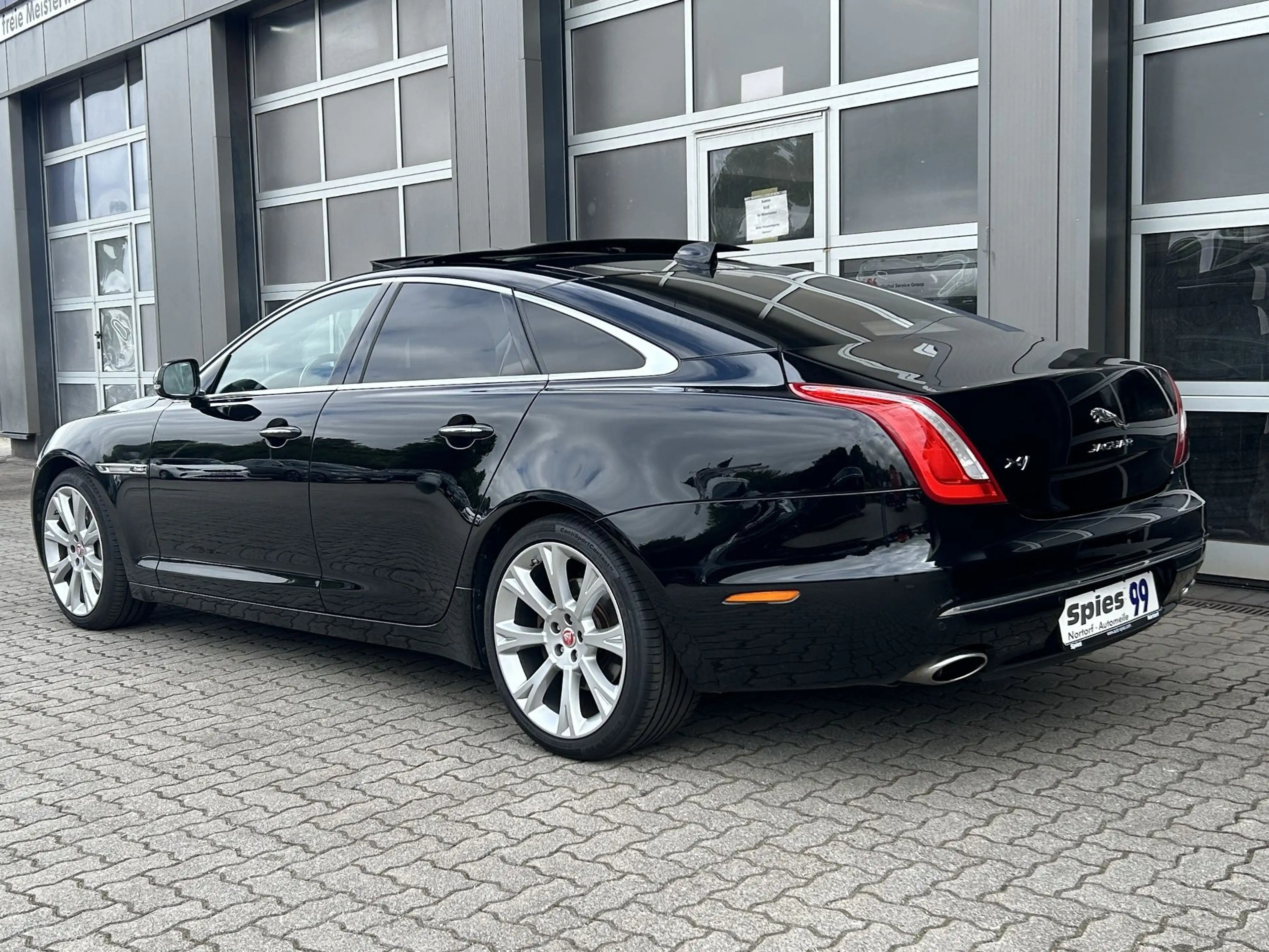 Jaguar XJ Luxury Panoramadach Navi Shz PDC Leder LED — photo 4