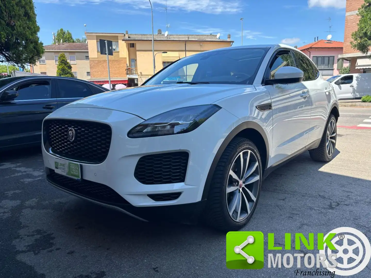Jaguar E-Pace 2.0D 150 CV AWD aut. R-Dynamic HSE Bianco - 2