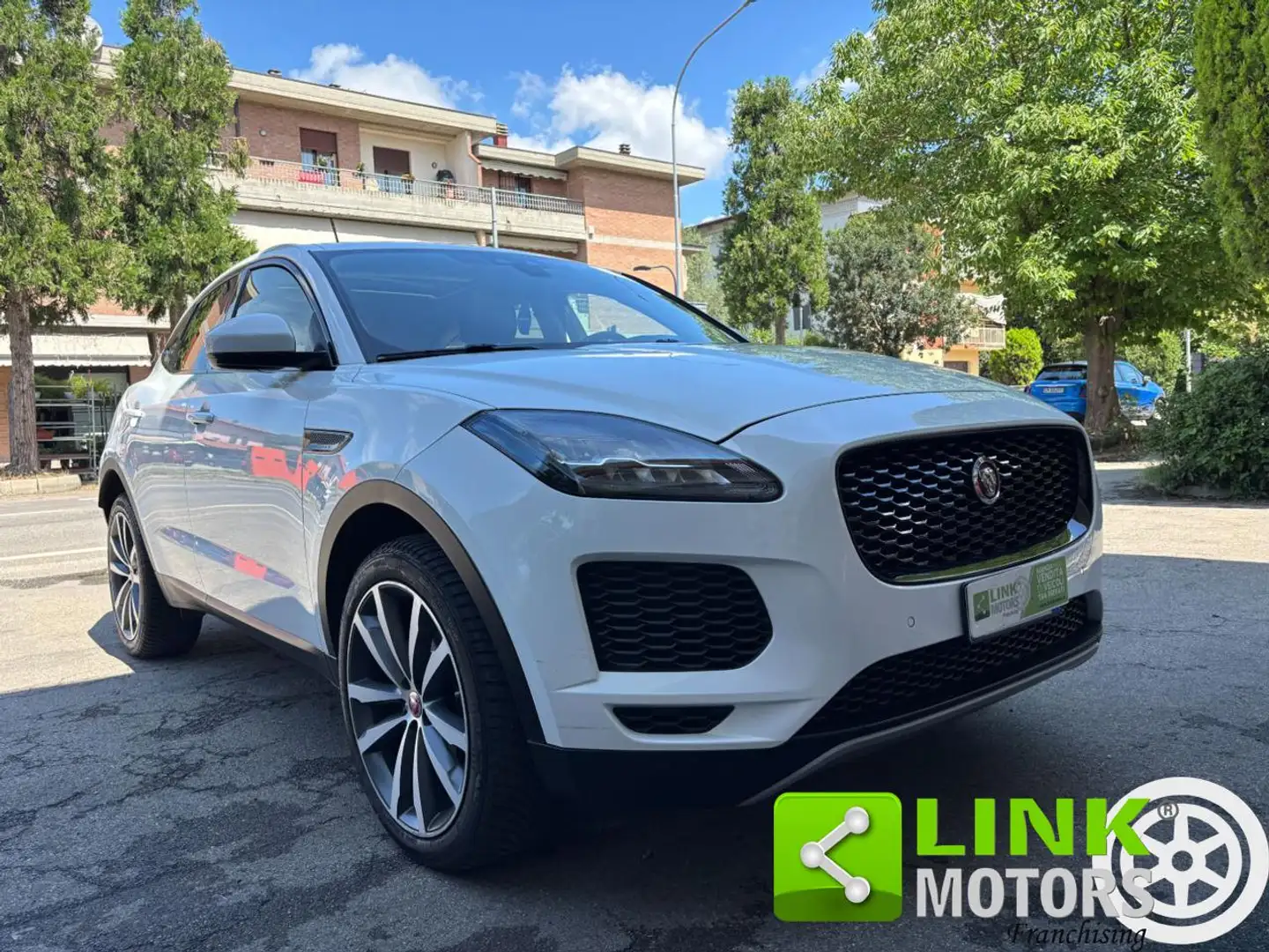 Jaguar E-Pace 2.0D 150 CV AWD aut. R-Dynamic HSE Bianco - 1