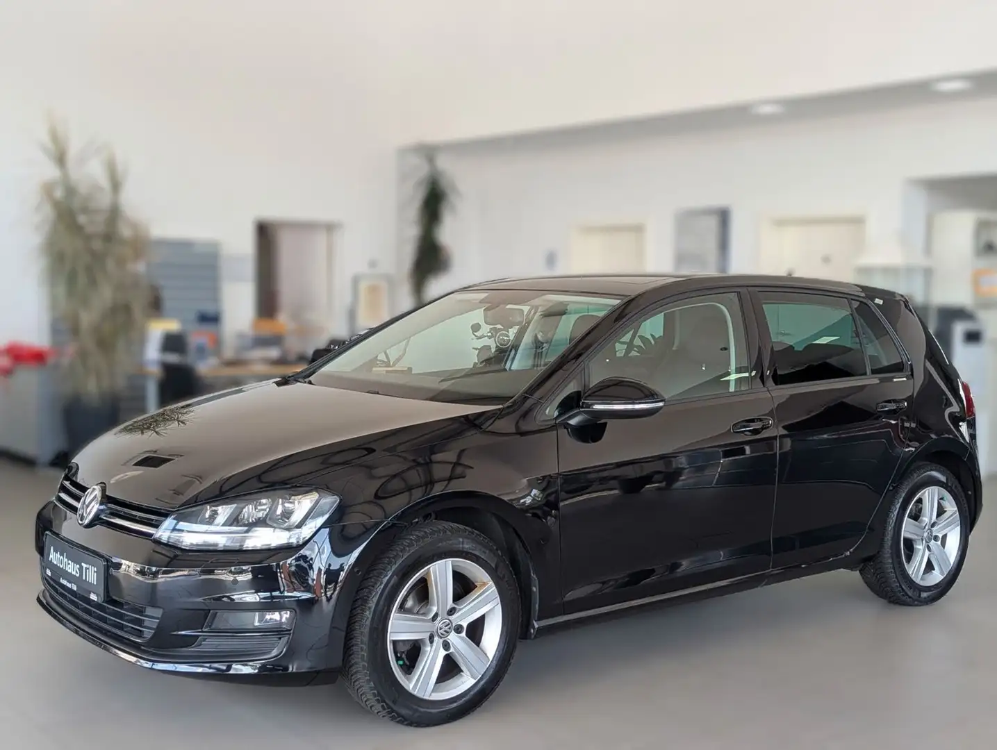 Volkswagen Golf VII 1.2 TSI Comfortline DSG/ Xenon/Pano/PDC Zwart - 1