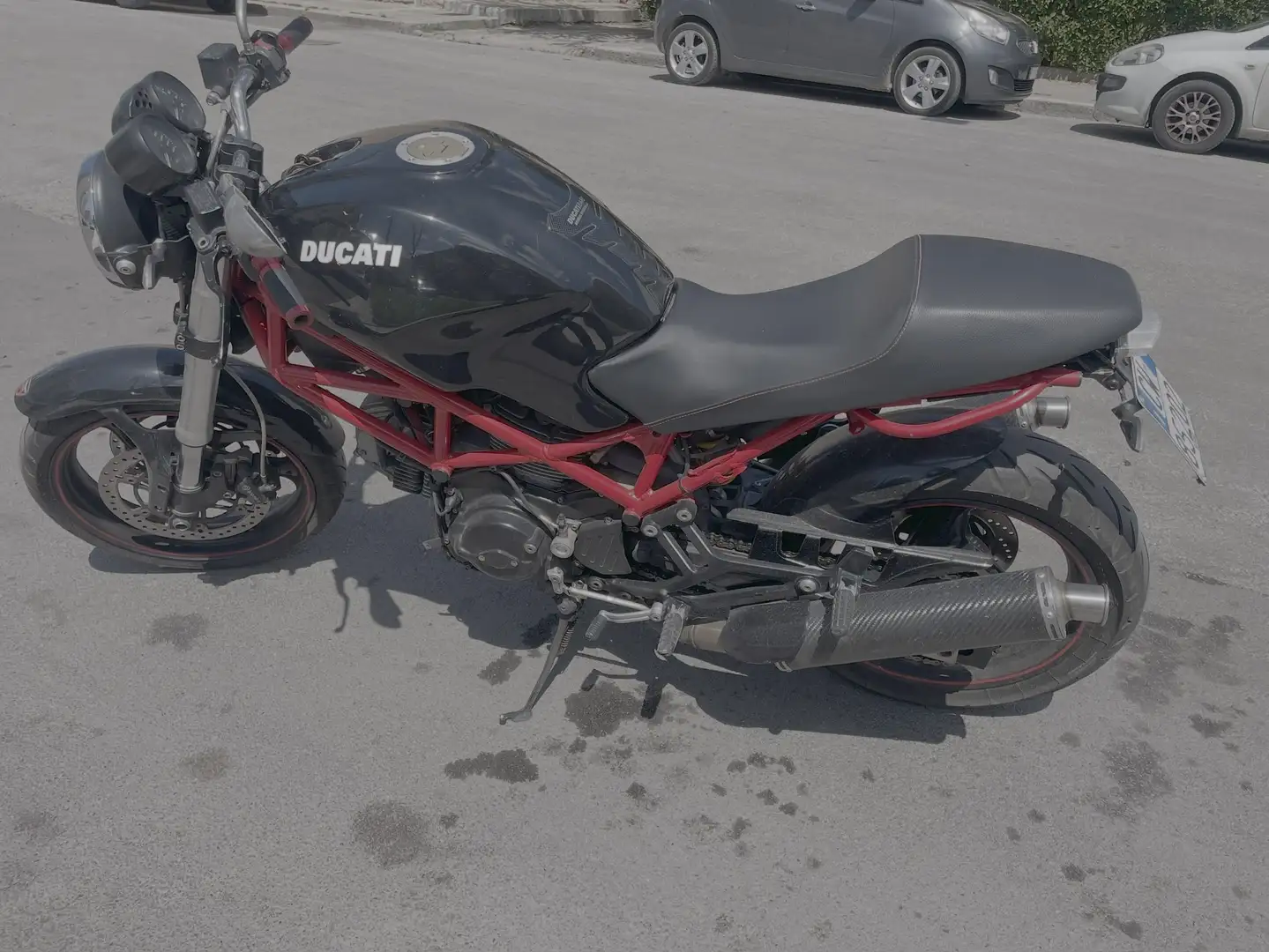Ducati Monster 695 - 1