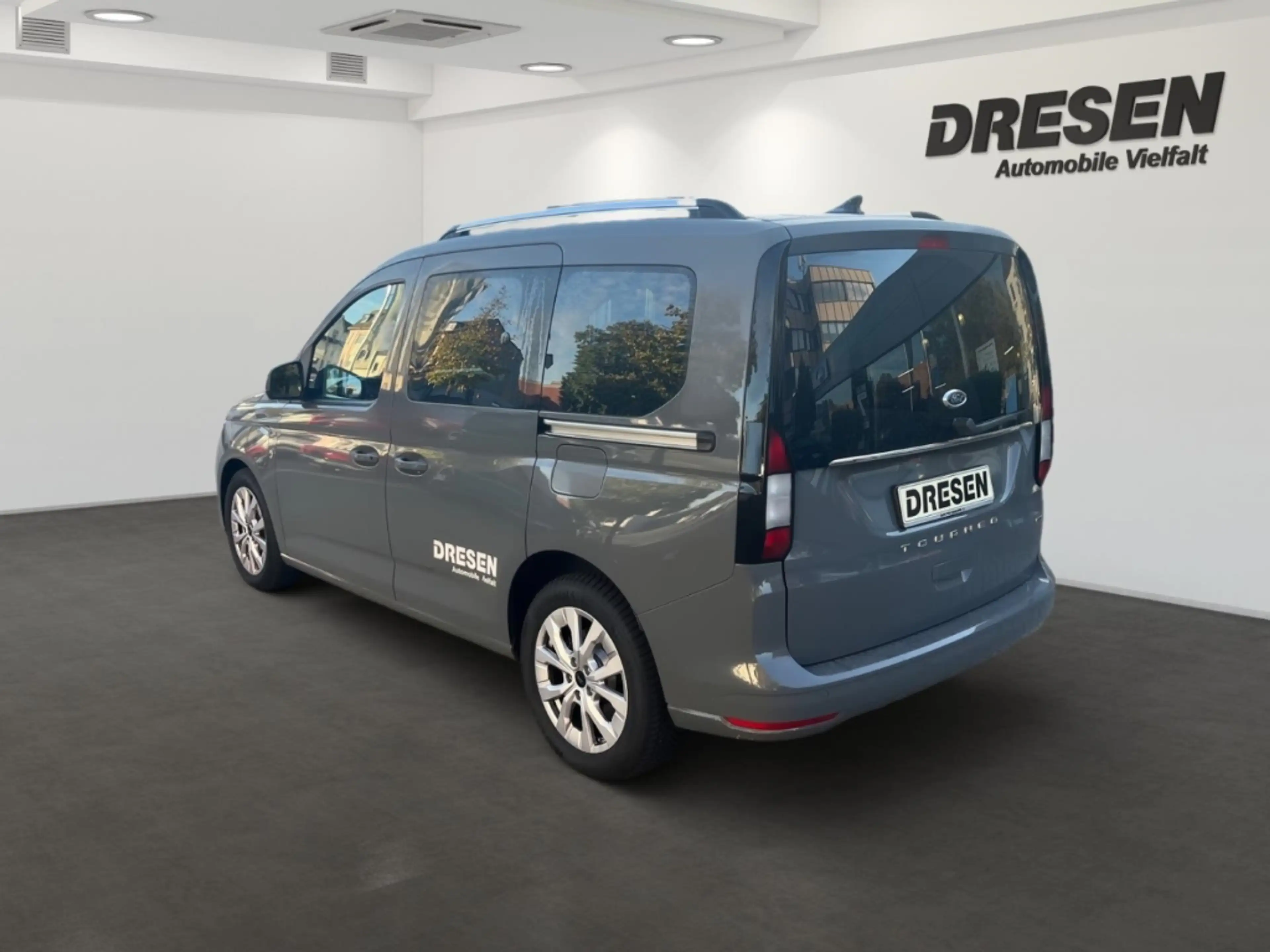 Ford Tourneo Connect Titanium L1 1,5l EcoBoost PHEV Digitales Cockpit L — photo 5