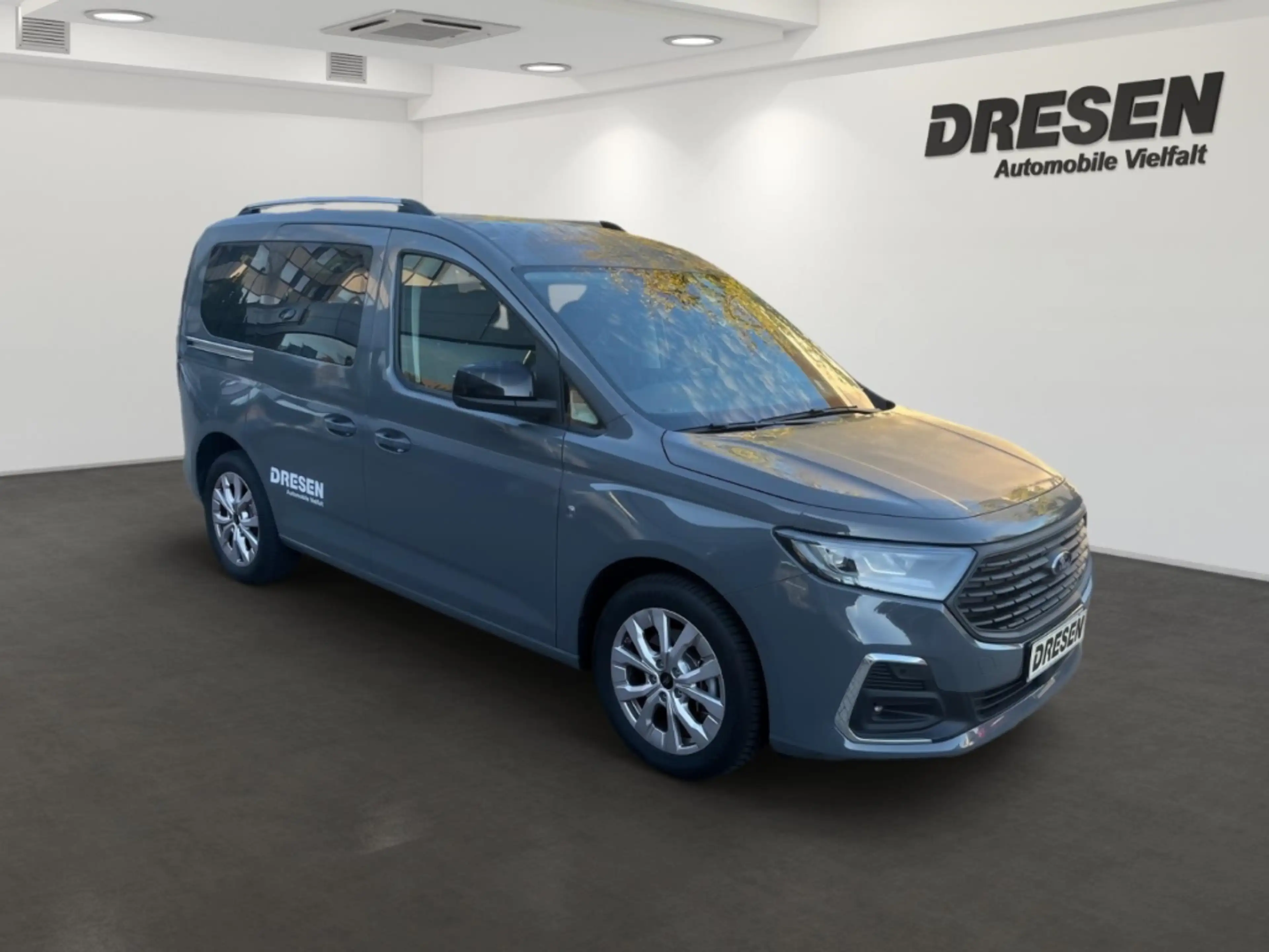 Ford Tourneo Connect Titanium L1 1,5l EcoBoost PHEV Digitales Cockpit L — photo 3
