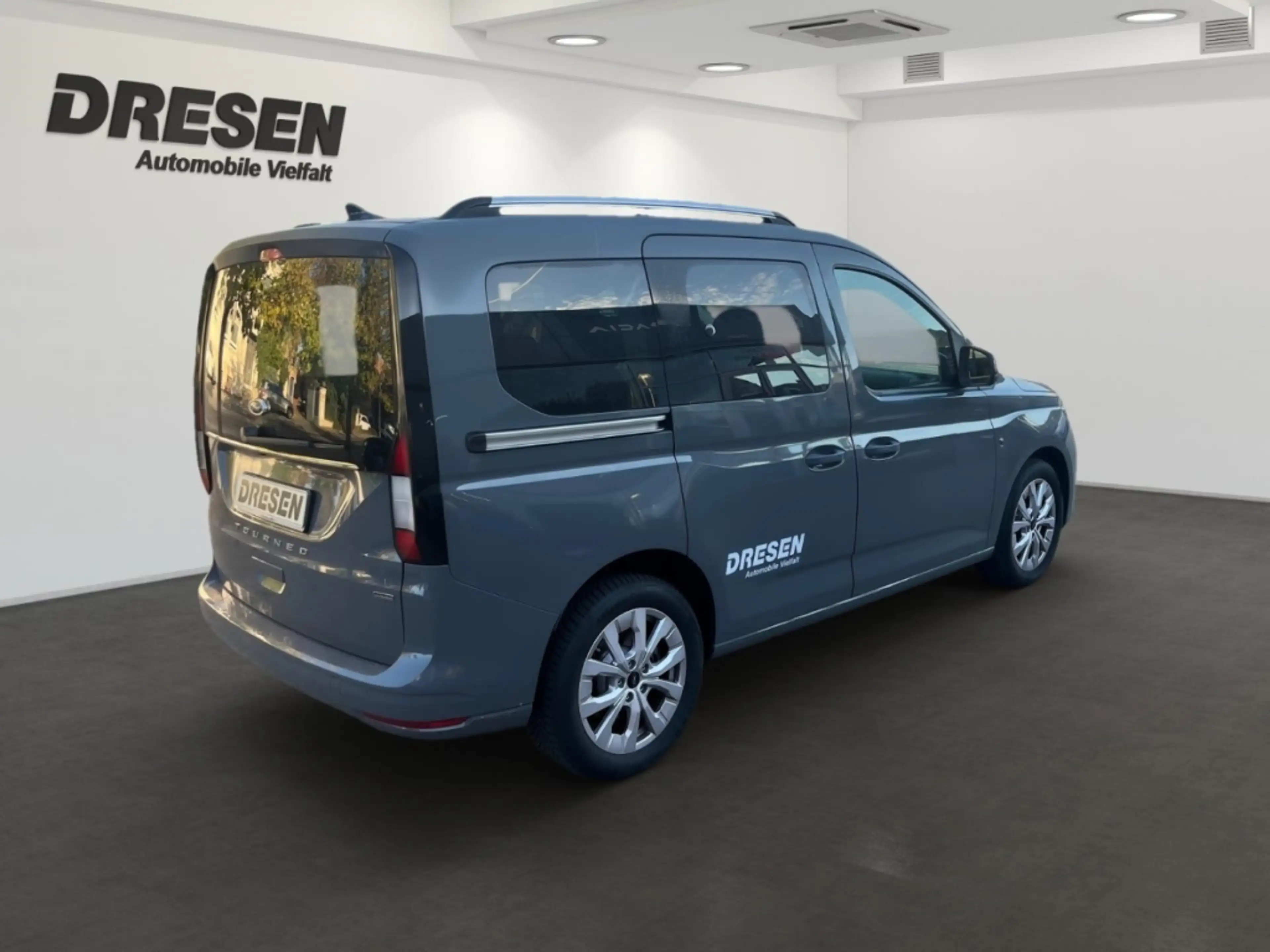Ford Tourneo Connect Titanium L1 1,5l EcoBoost PHEV Digitales Cockpit L — photo 4