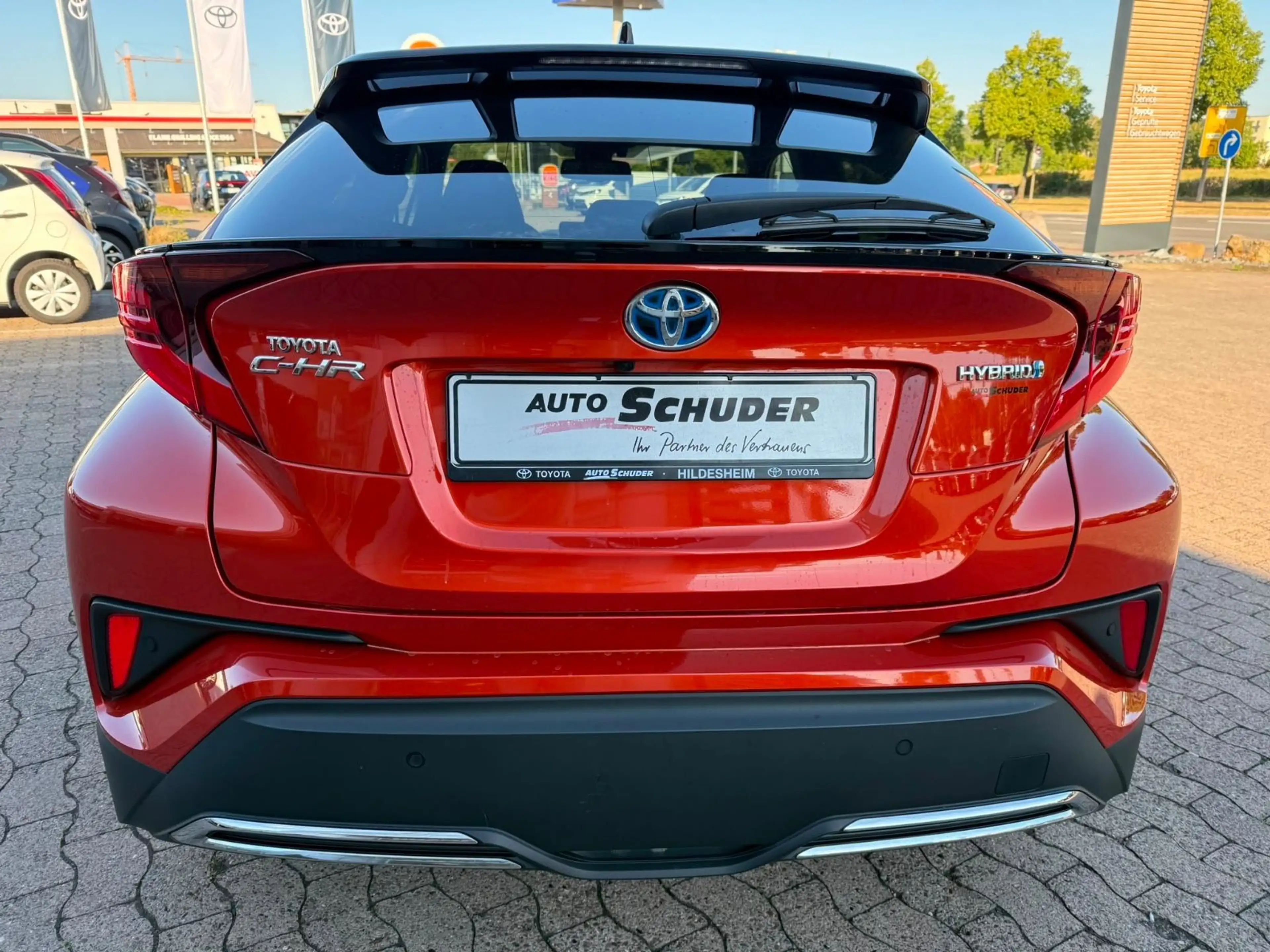 Toyota C-HR Hybrid Orange Edition **JBL** — photo 3