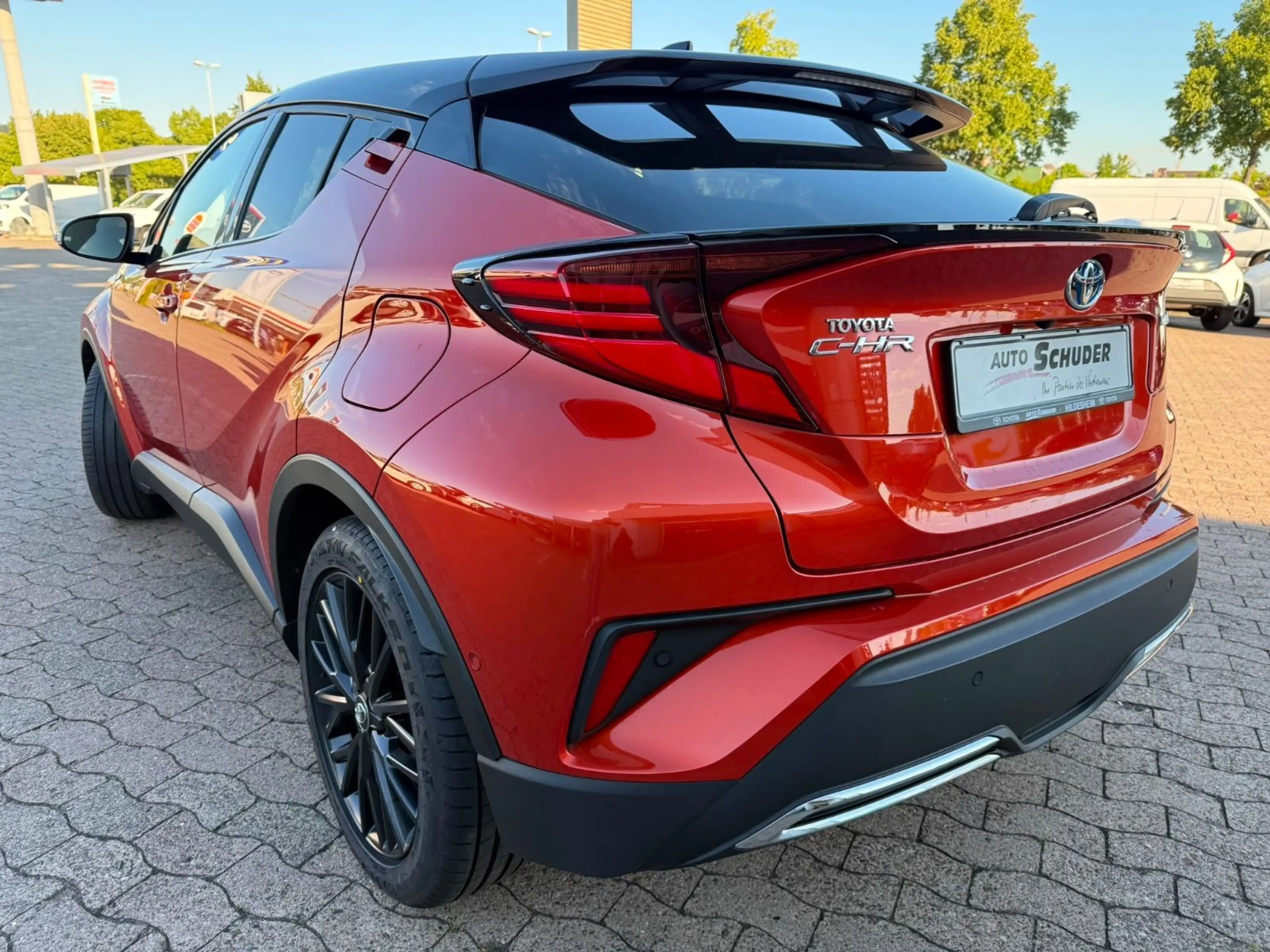 Toyota C-HR Hybrid Orange Edition **JBL** — photo 2