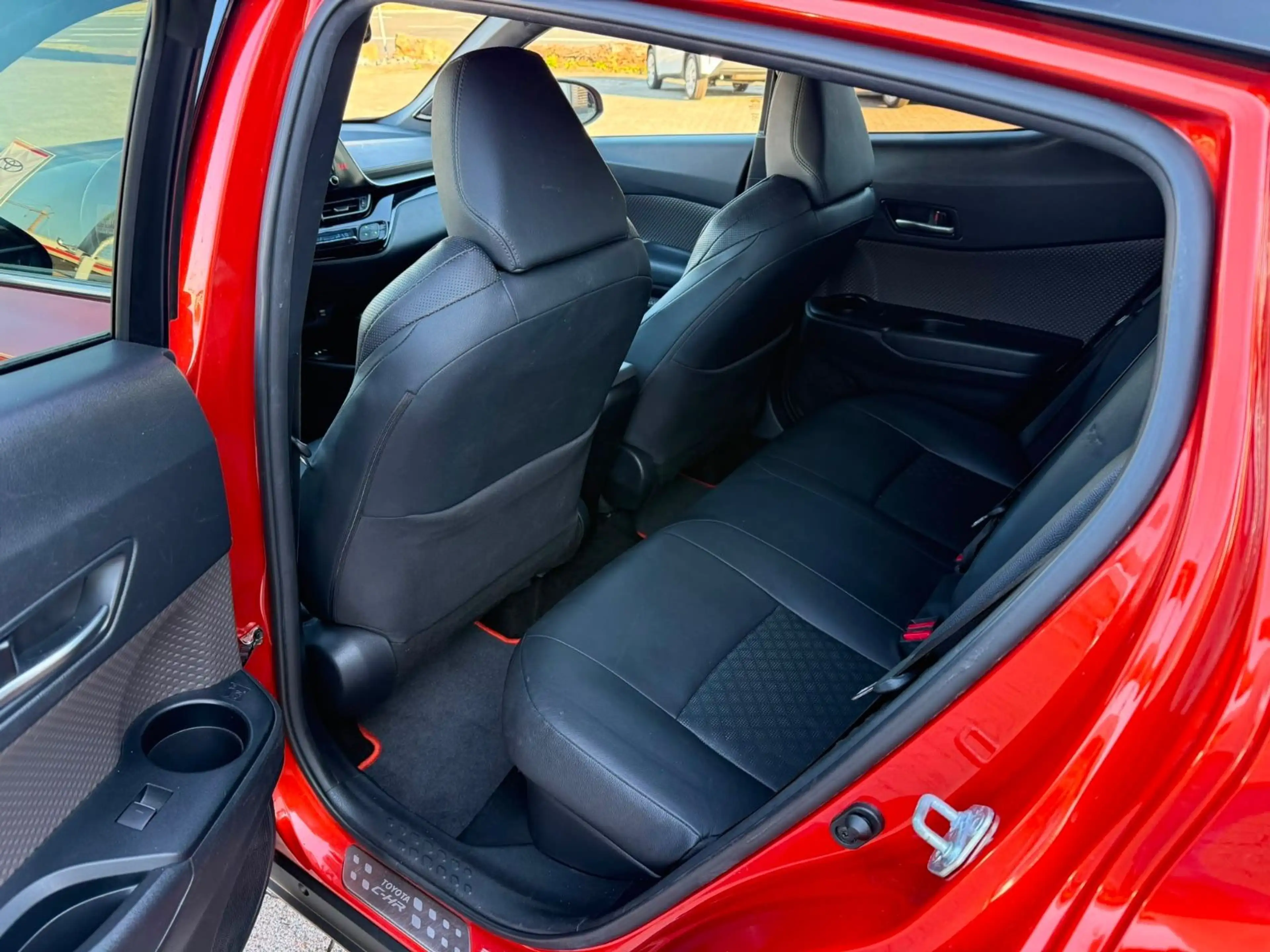 Toyota C-HR Hybrid Orange Edition **JBL** — photo 11