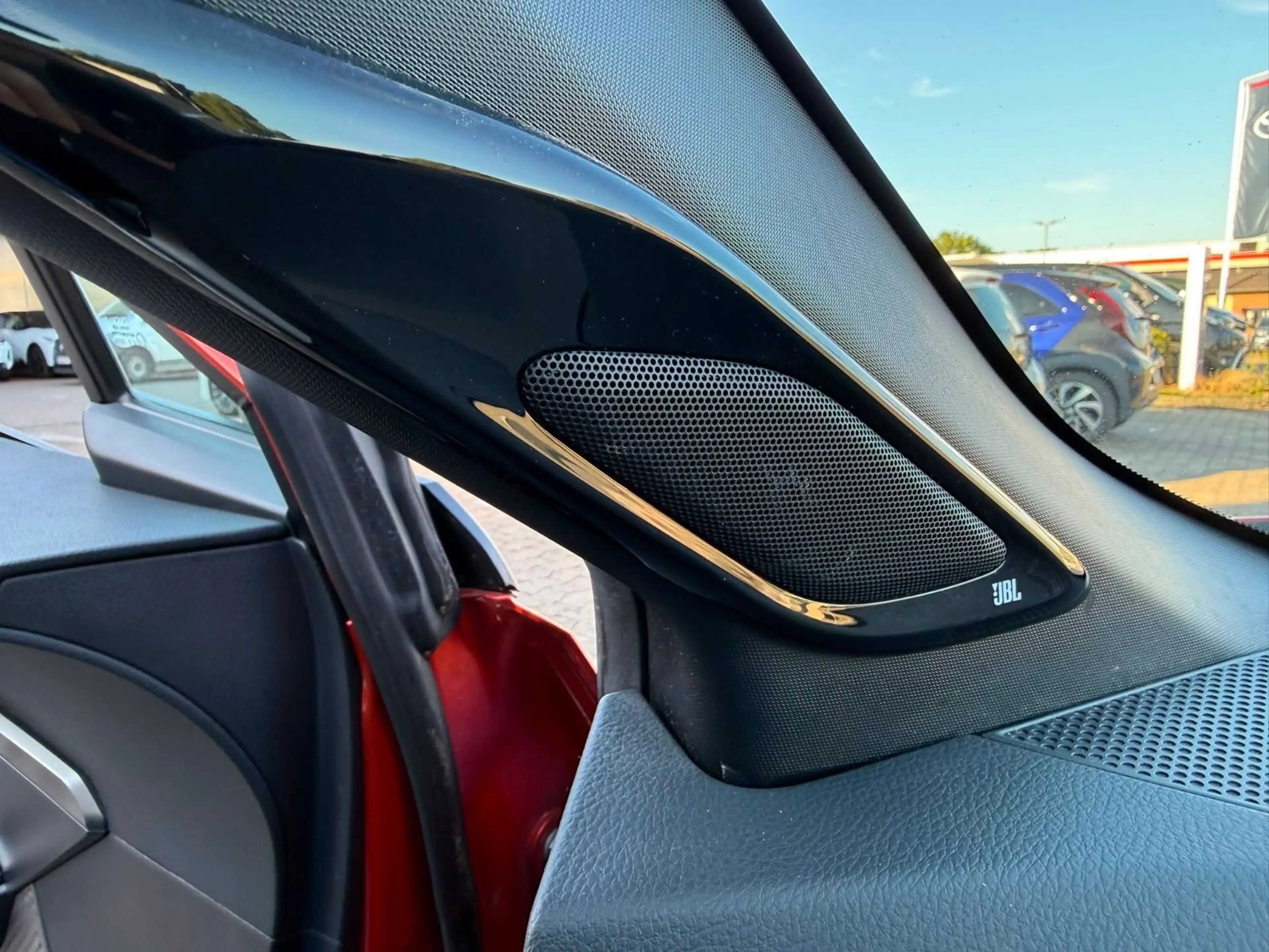 Toyota C-HR Hybrid Orange Edition **JBL** — photo 8