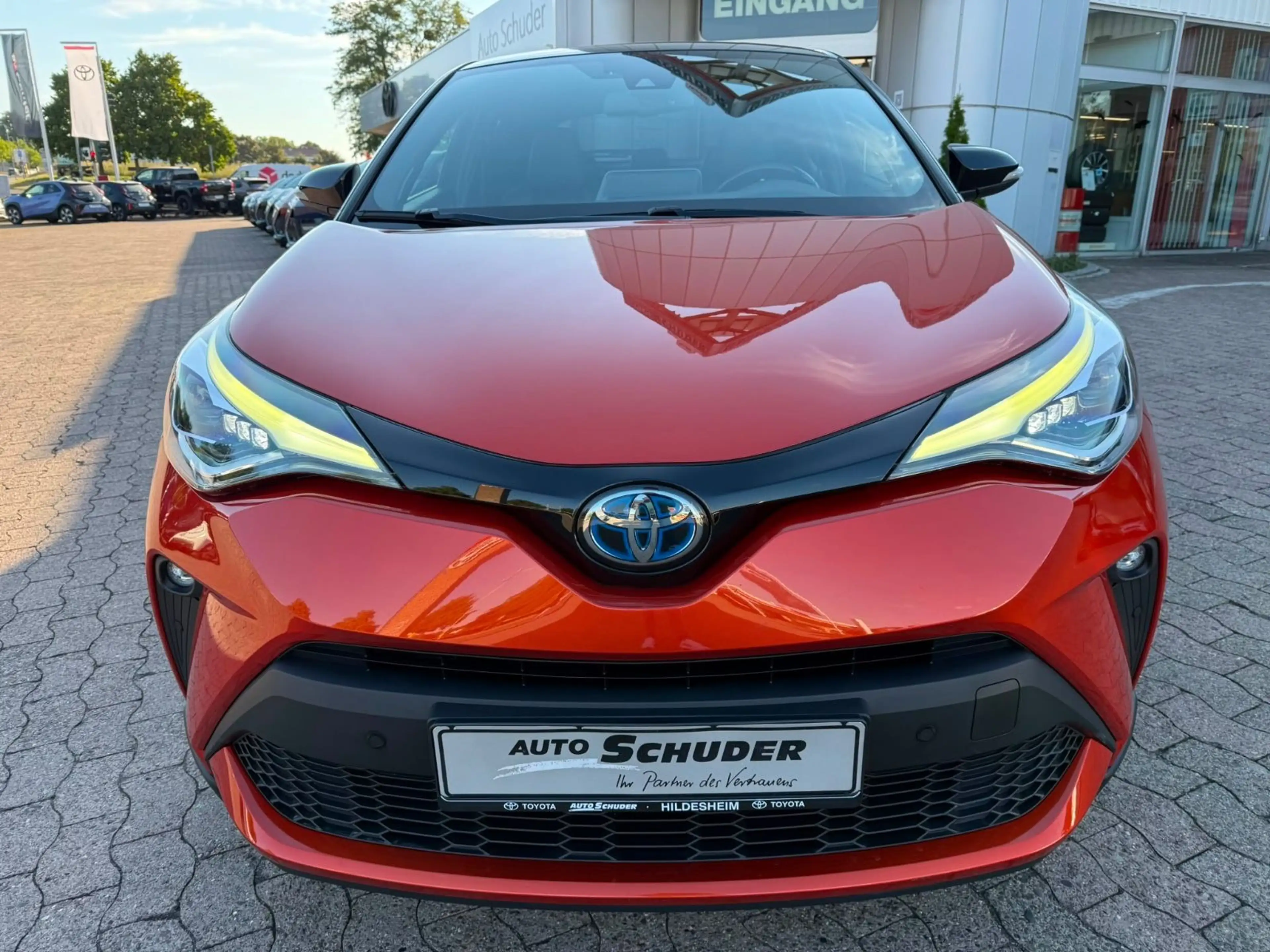 Toyota C-HR Hybrid Orange Edition **JBL** — photo 4