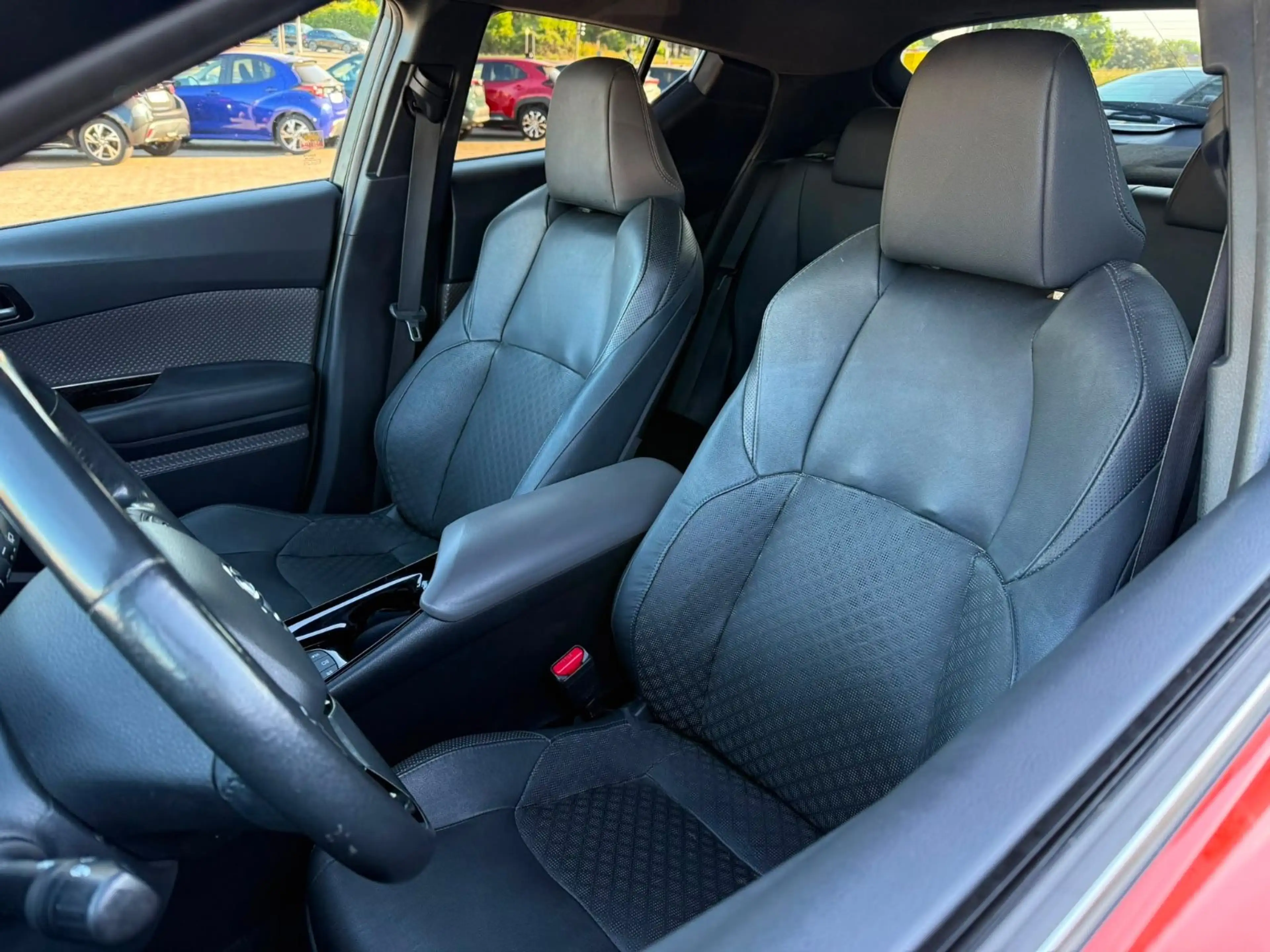 Toyota C-HR Hybrid Orange Edition **JBL** — photo 14