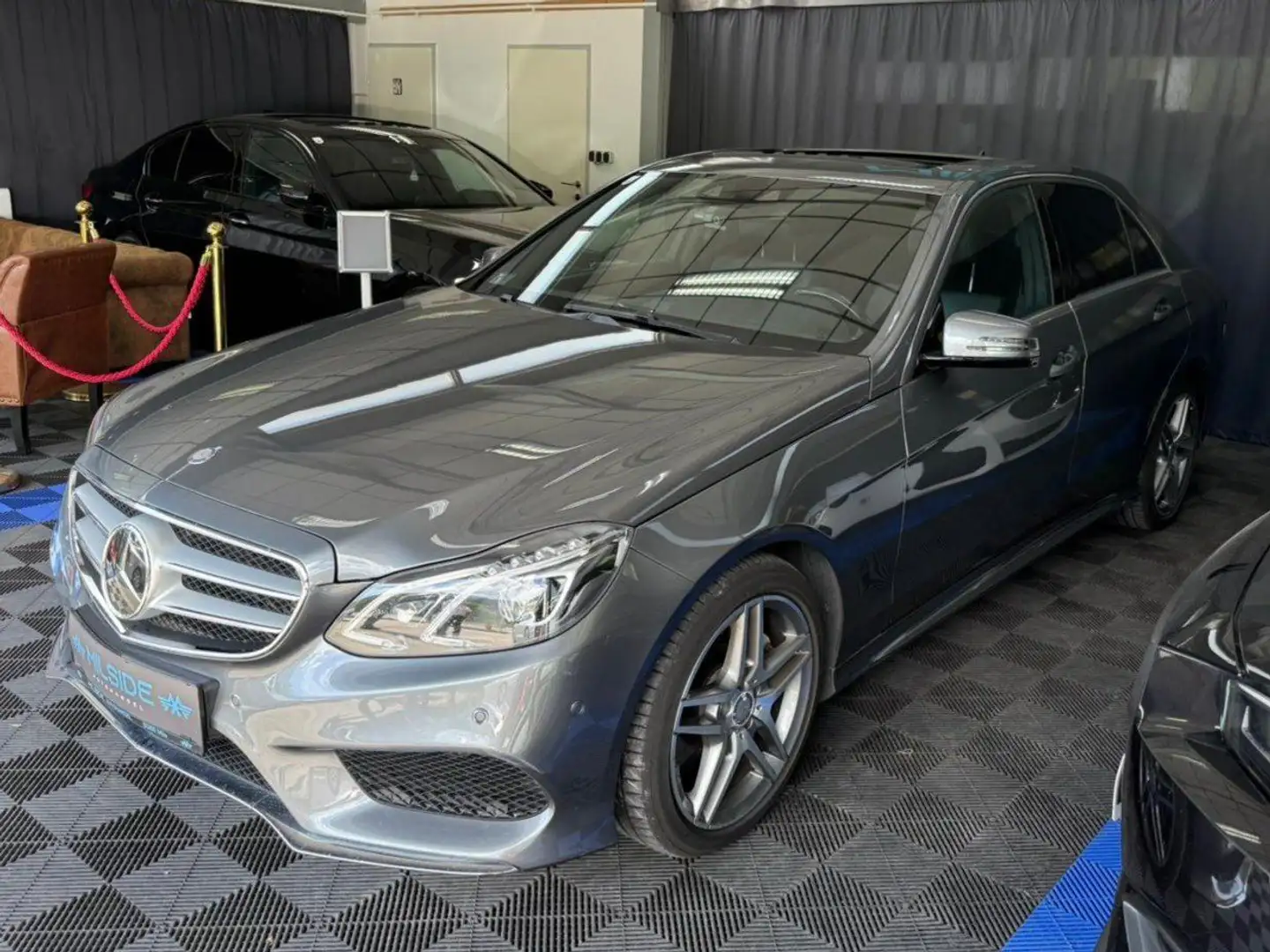 Mercedes-Benz E 350 BlueTEC 4Matic Avantgarde Grau - 2