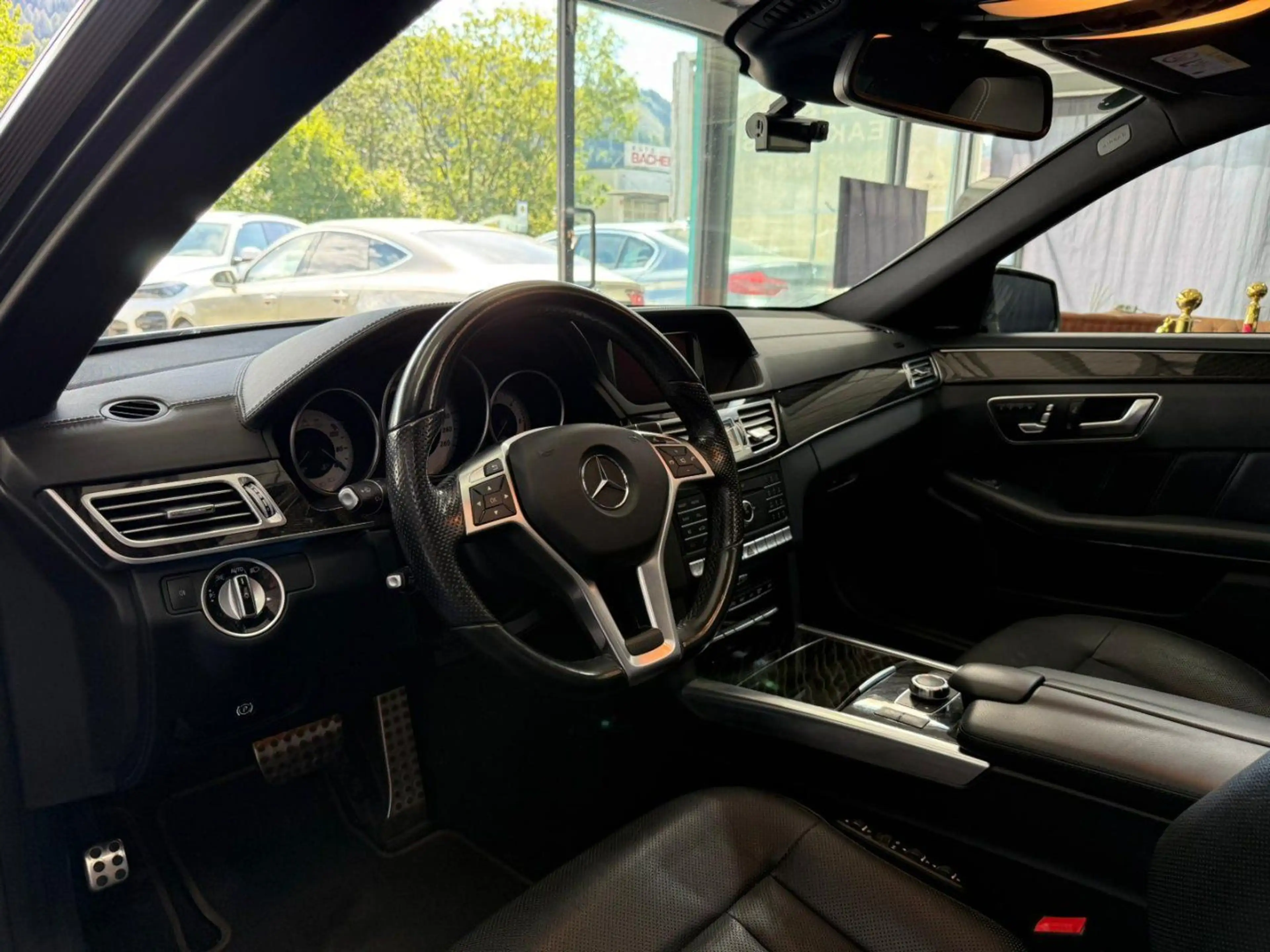 Mercedes-Benz E 350 BlueTEC 4Matic Avantgarde — photo 7
