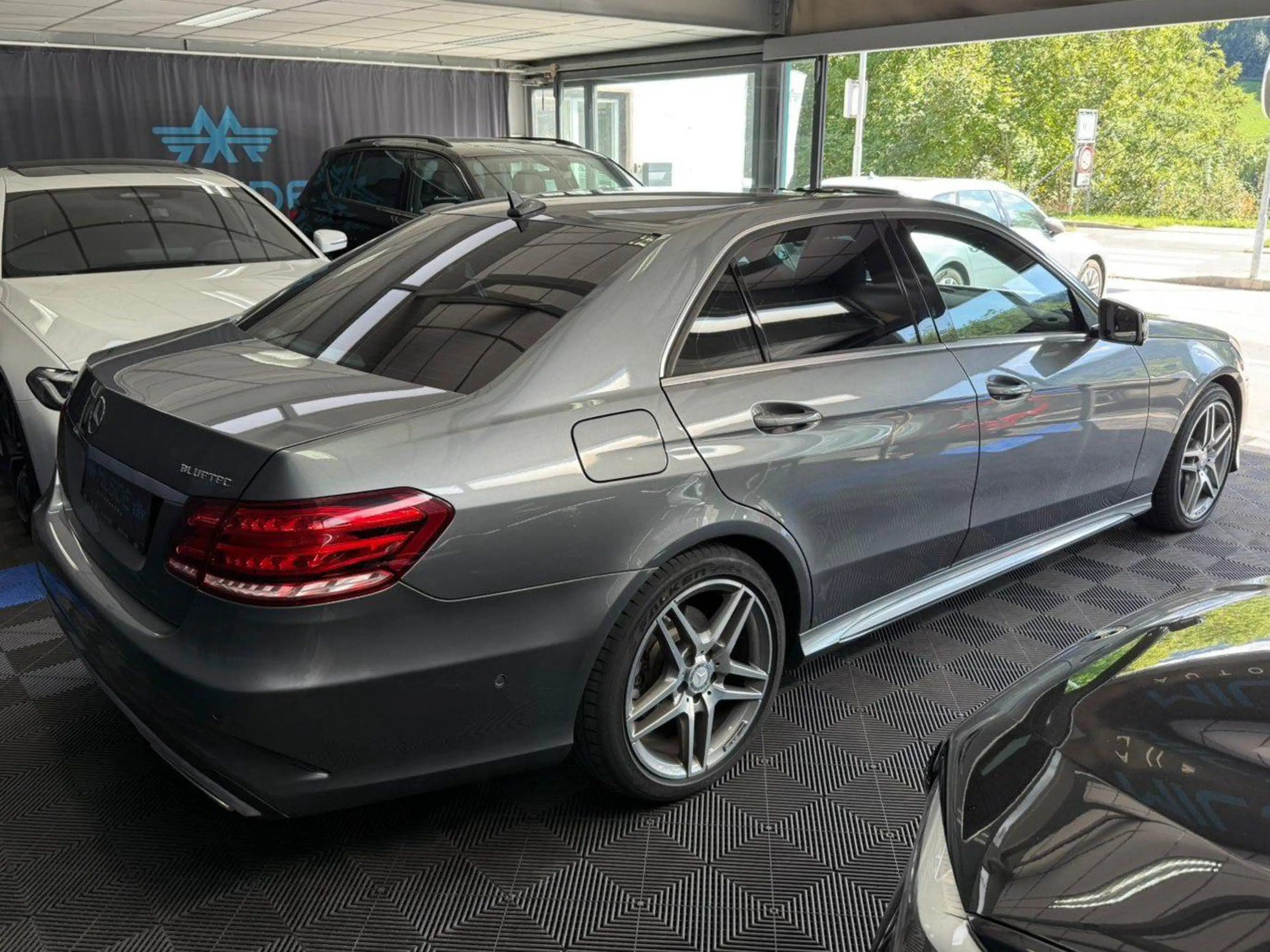 Mercedes-Benz E 350 BlueTEC 4Matic Avantgarde — photo 4