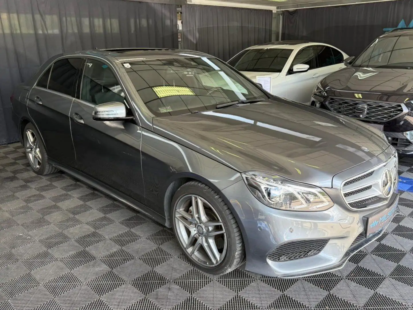 Mercedes-Benz E 350 BlueTEC 4Matic Avantgarde Grau - 1