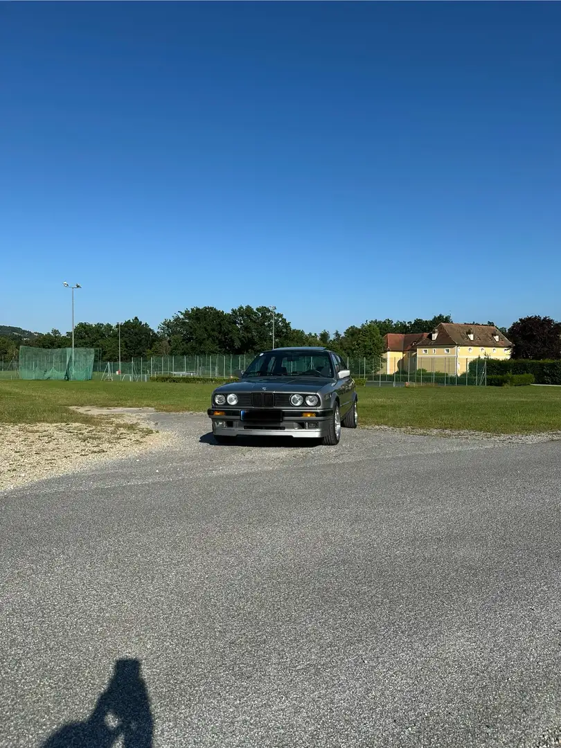 BMW 325 325i - 1