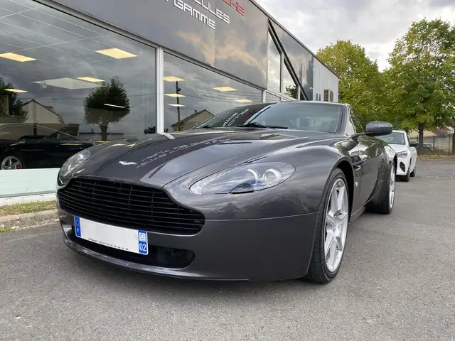 Aston Martin Vantage V8 Vantage 4.3L V8 390Ch