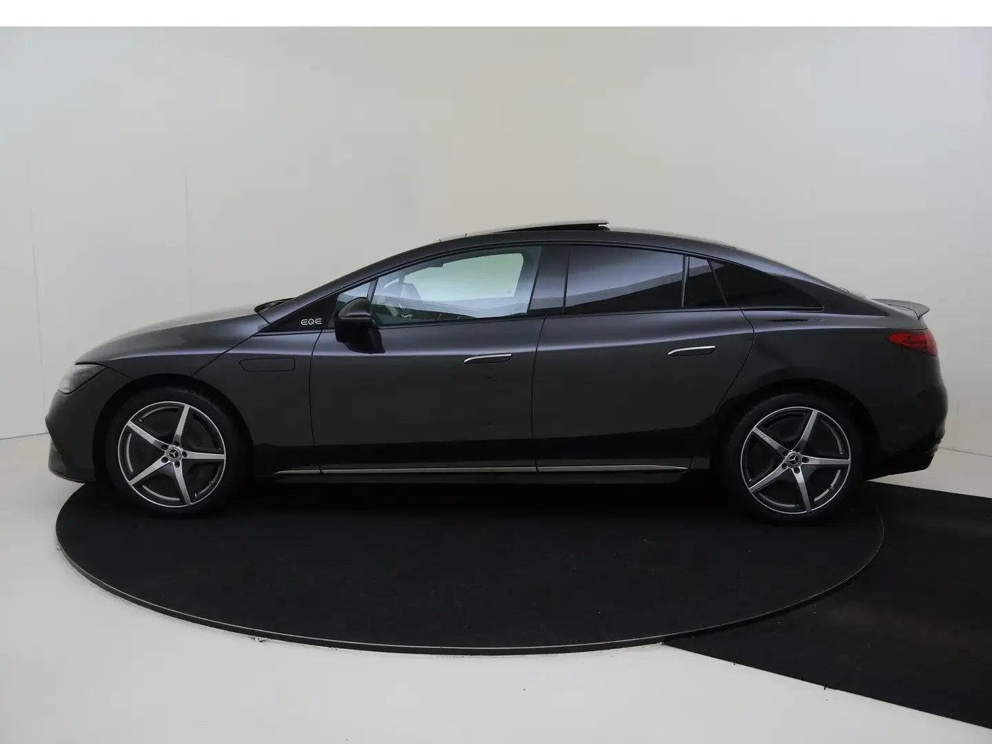 Mercedes-Benz EQE 300 AMG Line 89 kWh / Stoelverwarming / 360Graden-Came Grijs - 2