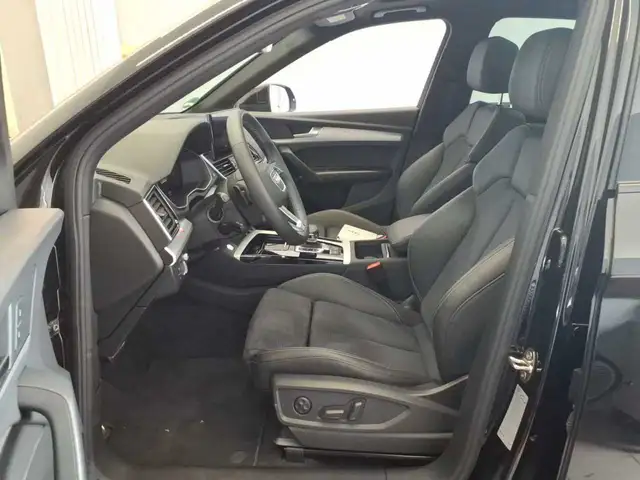 Audi Q5 view 4