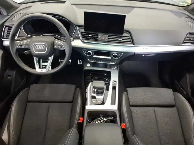 Audi Q5 view 5