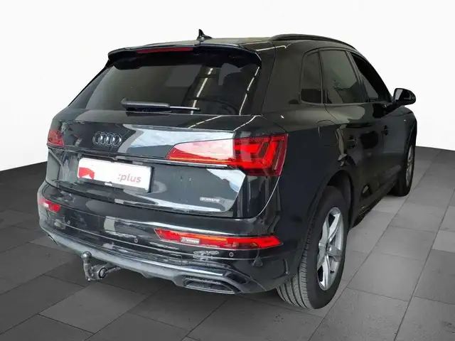 Audi Q5 view 3