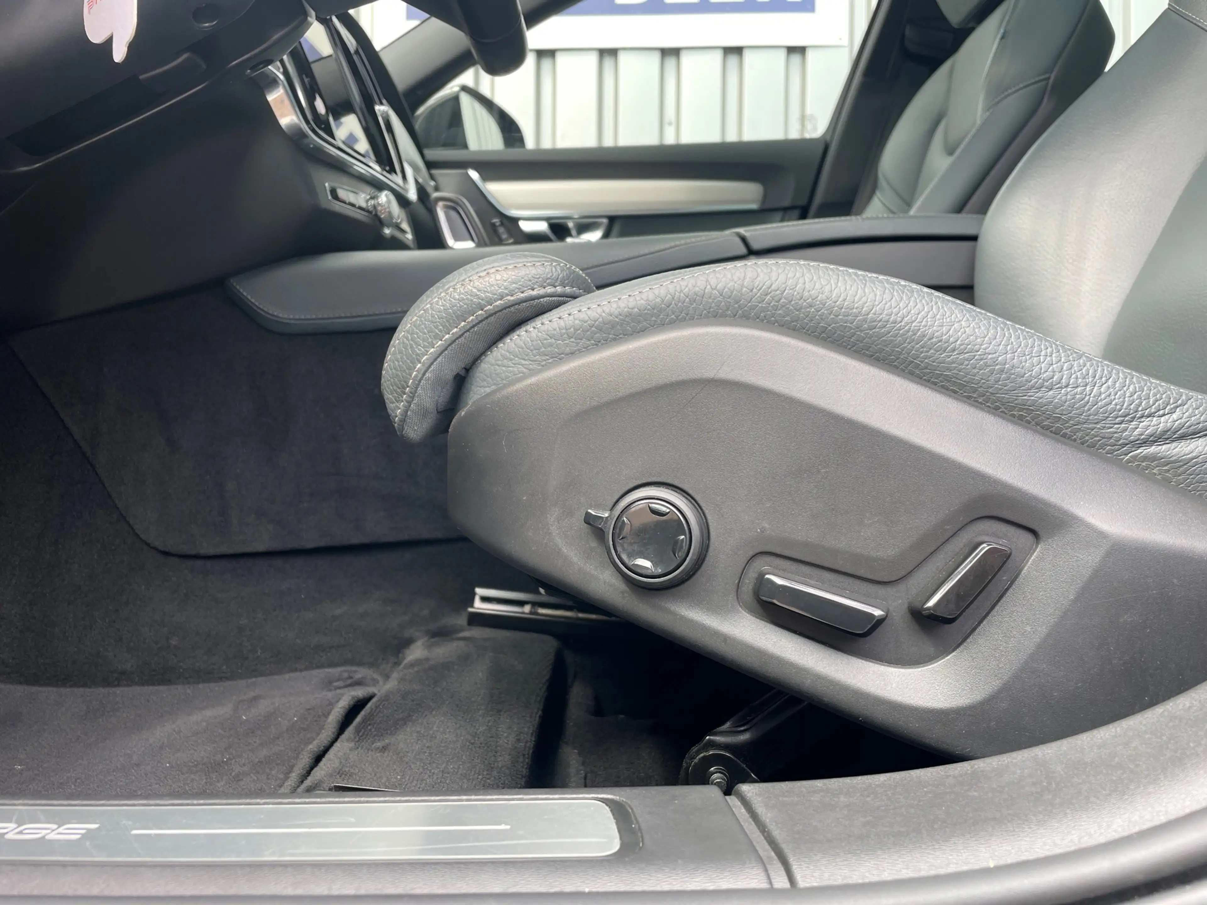 Volvo V90 2.0 T6 AWD Business Pro — photo 14