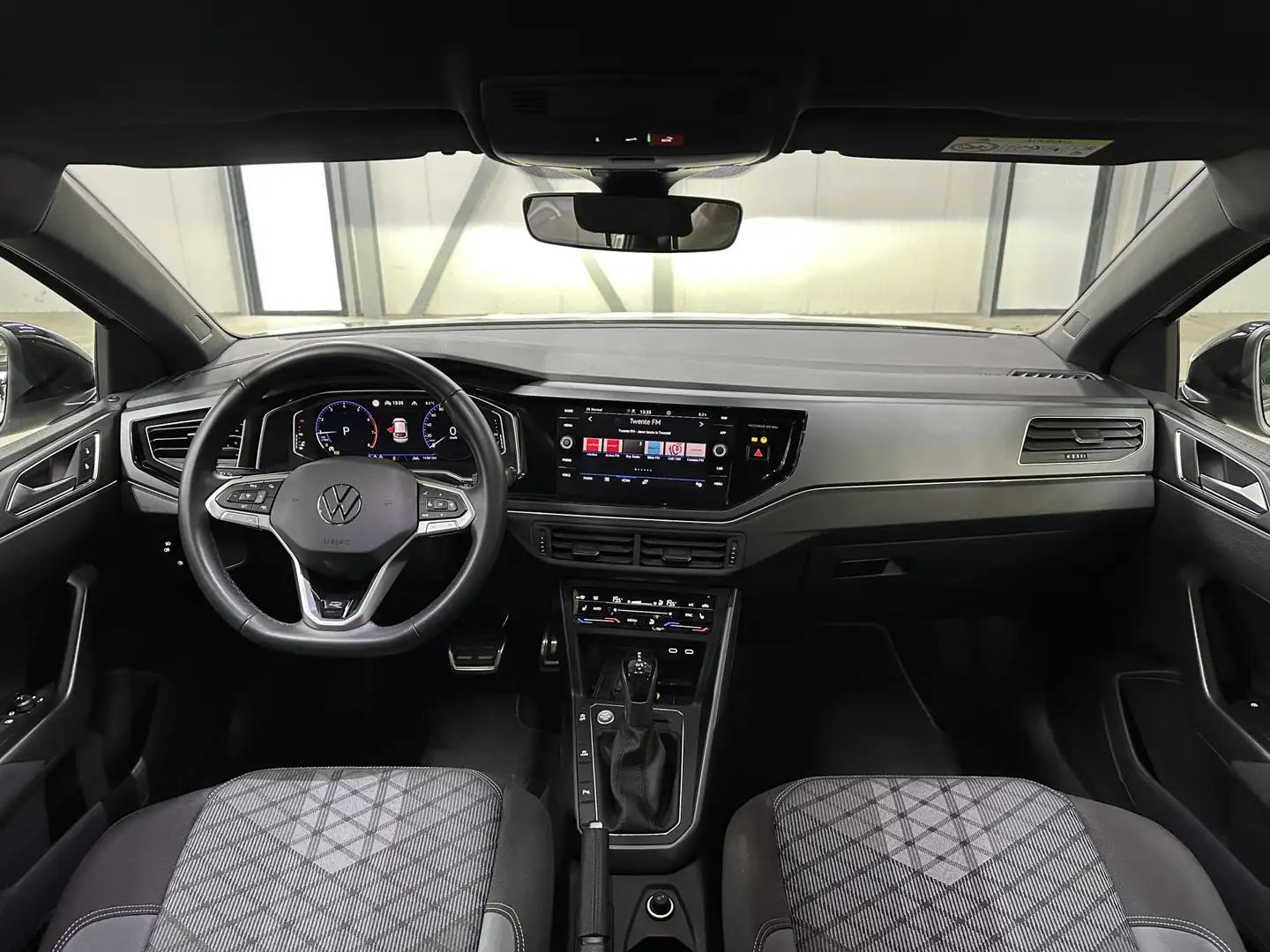 Volkswagen Taigo 1.0 TSI R-Line DSG | IQ.Light | Cam | Carplay | 18 Gris - 2