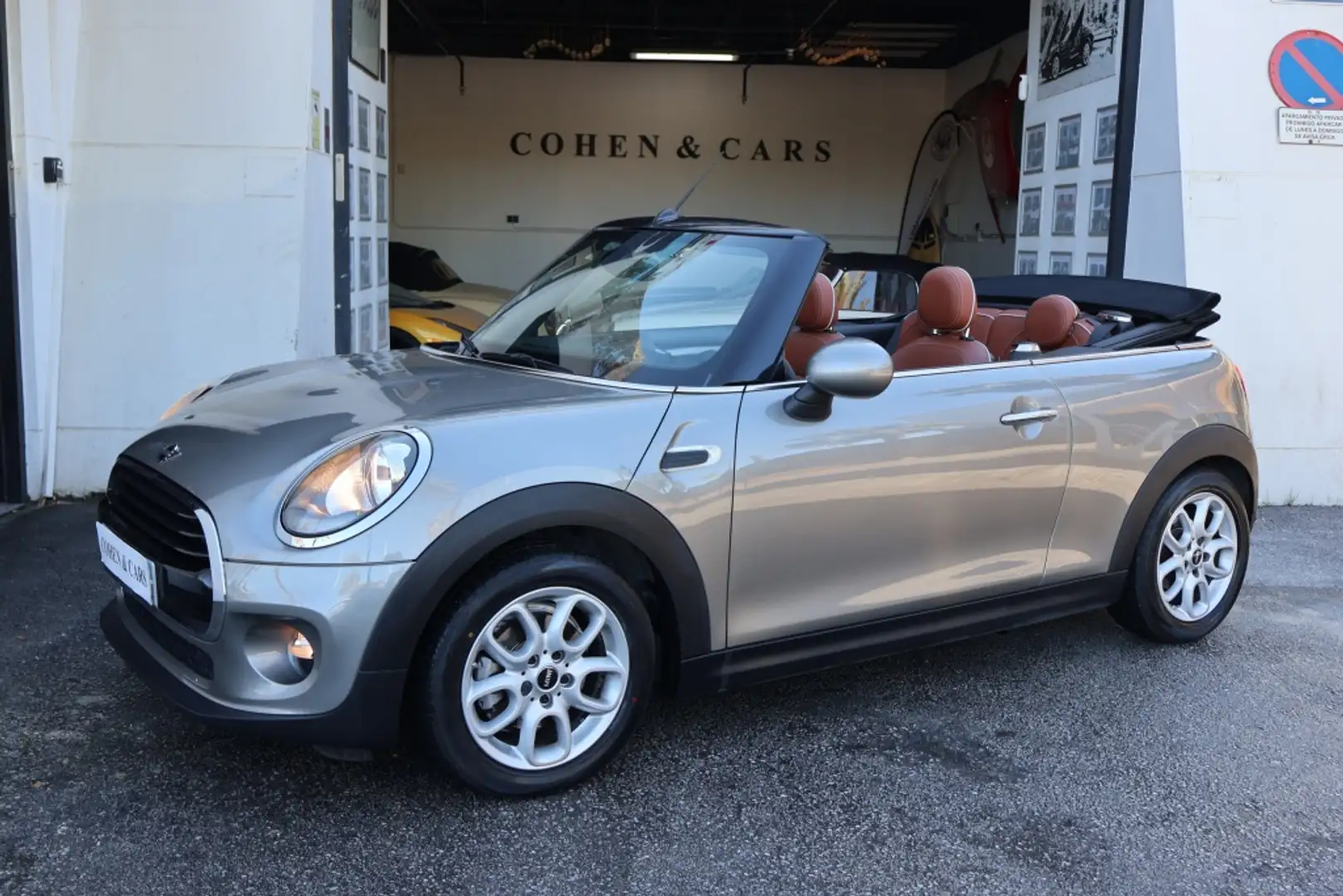 MINI Cooper Cabrio Beige - 2