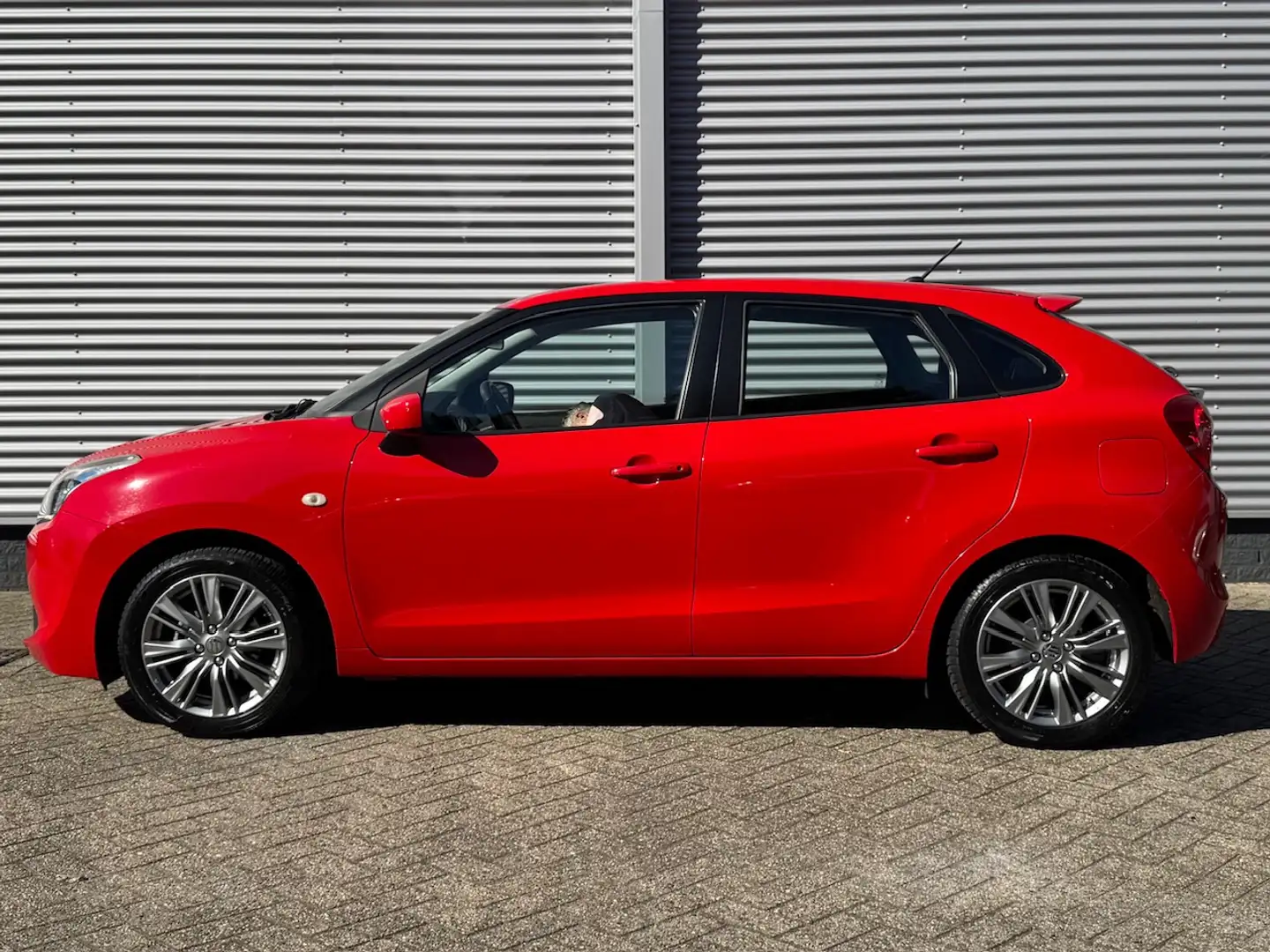 Suzuki Baleno 1.2 Dualjet 90pk Exclusive | Trekhaak | Stoelverwa Roşu - 2