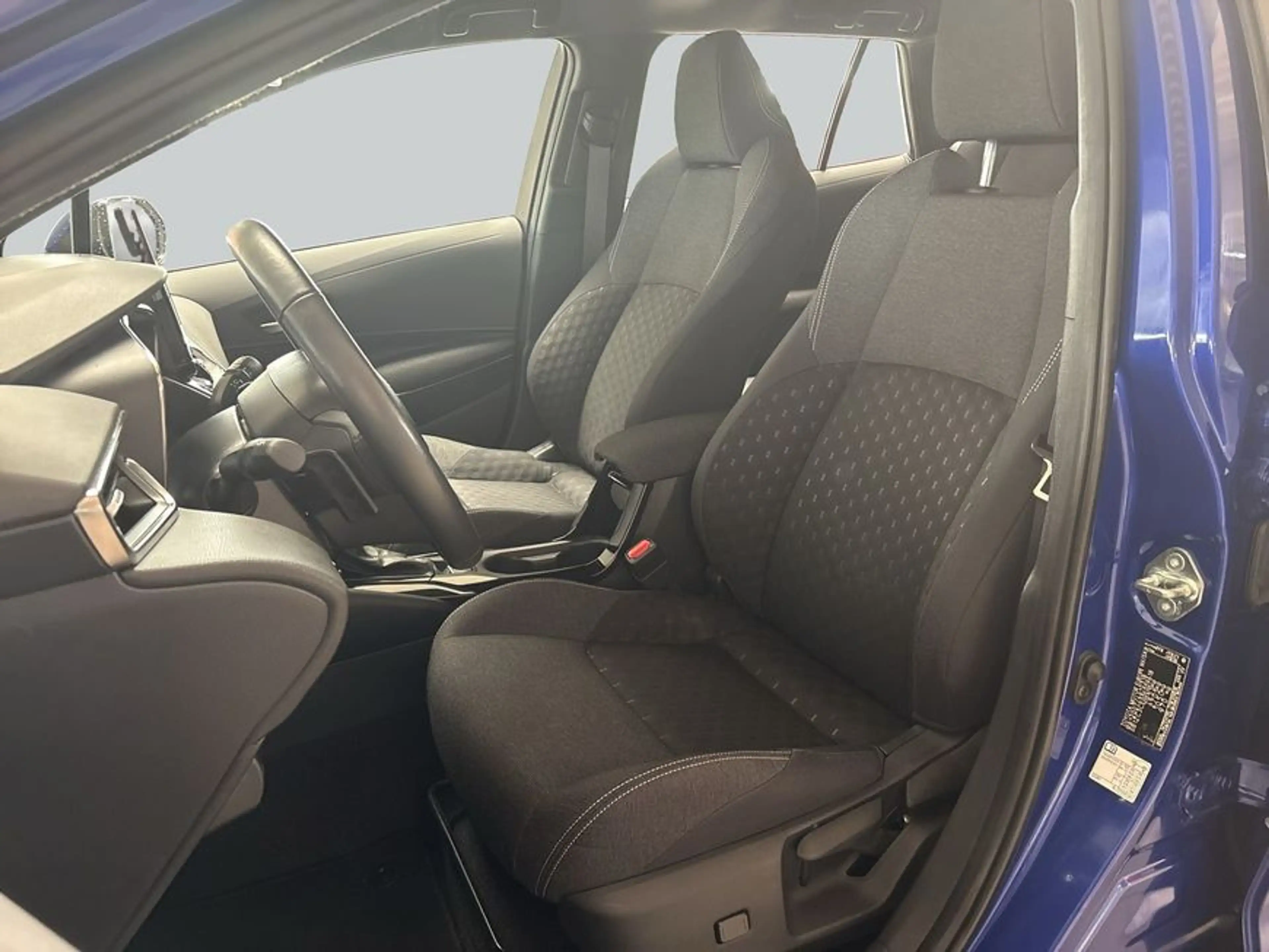 Toyota Corolla 2.0 Hybrid Touring Sports Business Edition — photo 10