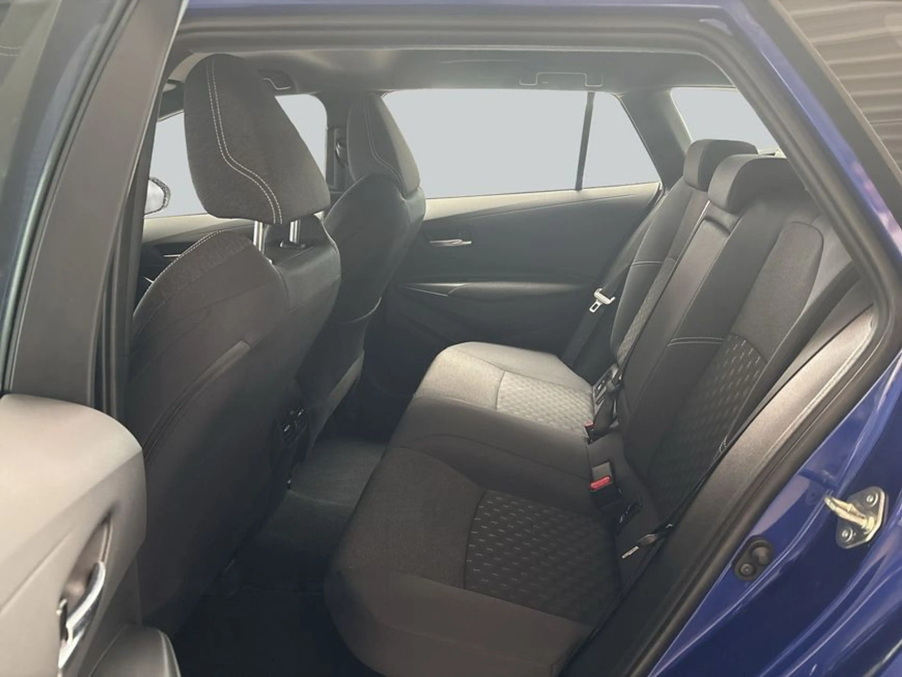 Toyota Corolla 2.0 Hybrid Touring Sports Business Edition — photo 11