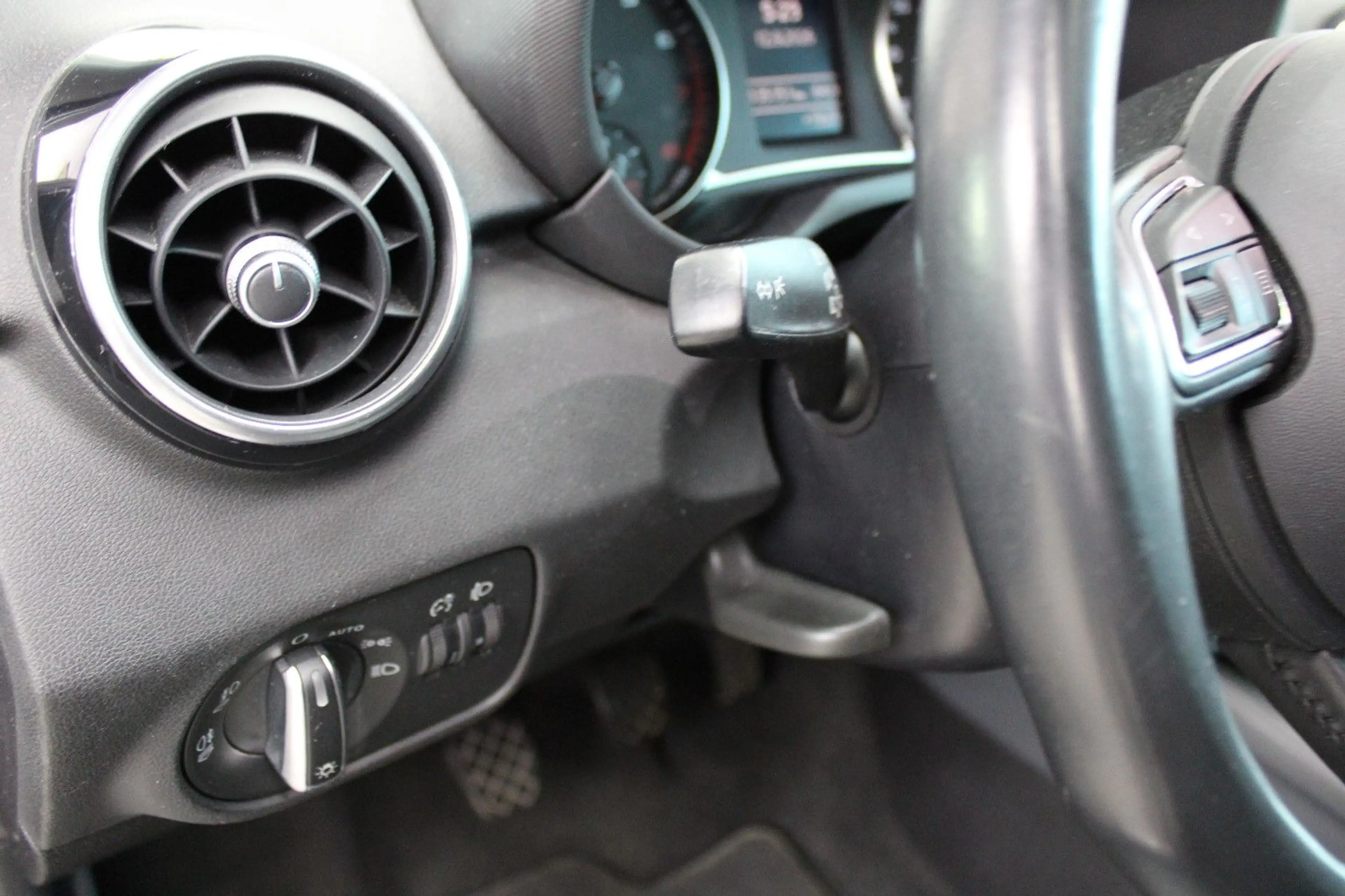 Audi A1 Sportback sport+SHZ+PDC+LEDER+4-TÜRIG+PANO+ — photo 11